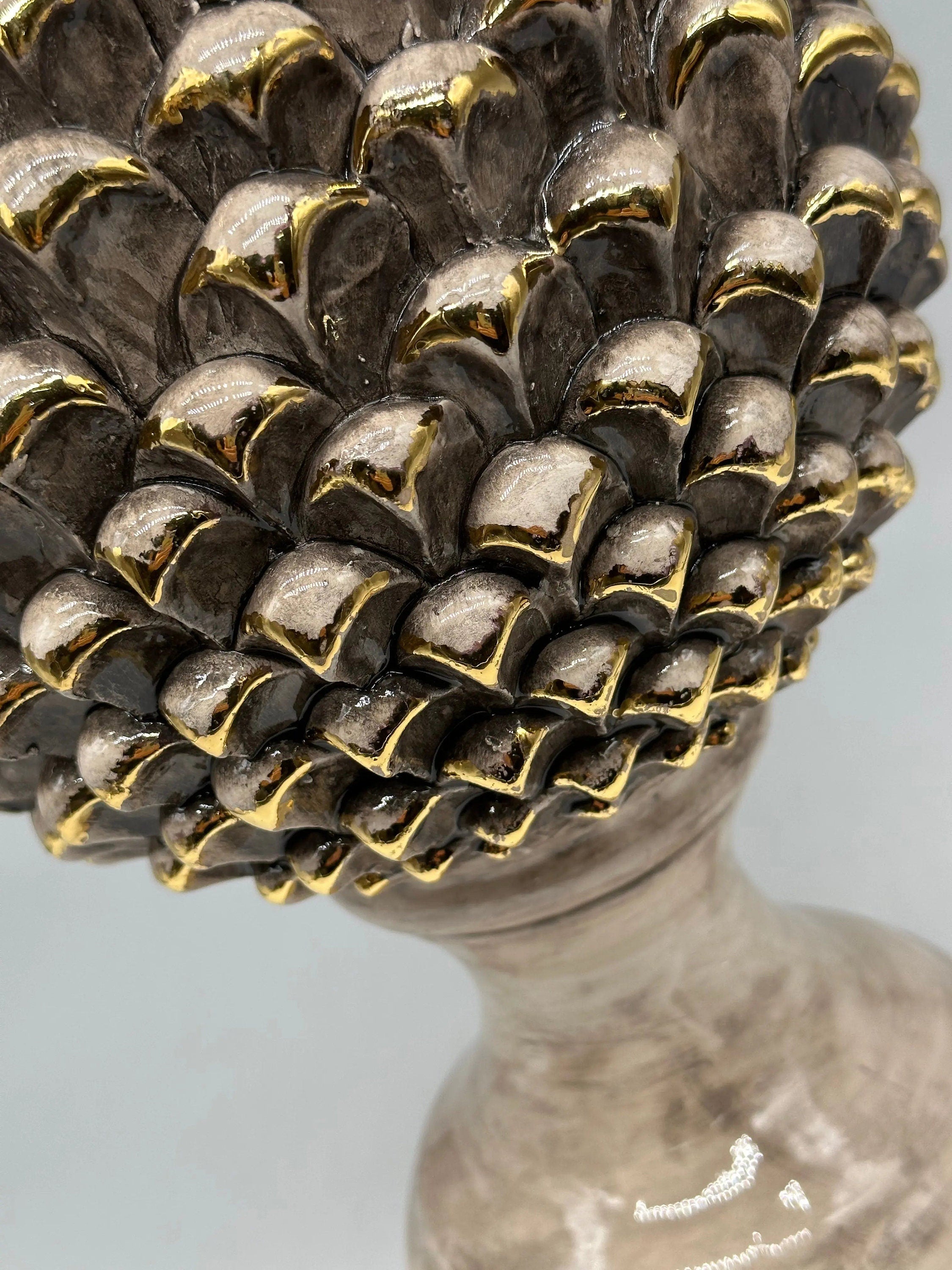 Pigna Ceramica Caltagirone cm H.40 Artigianale Écru Oro Linea Luis DD CERAMICHE SICILIANE