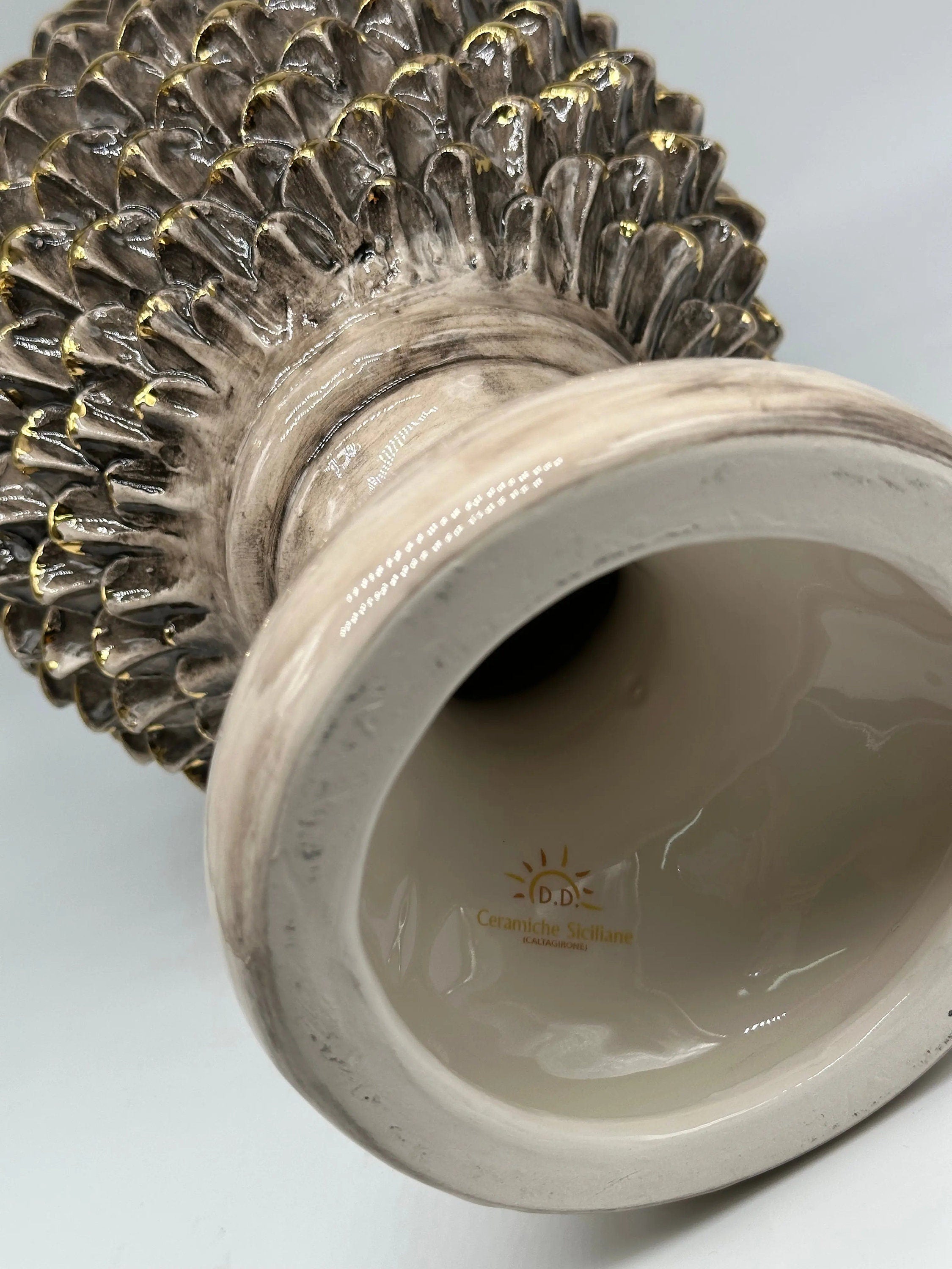 Pigna Ceramica Caltagirone cm H.40 Artigianale Écru Oro Linea Luis DD CERAMICHE SICILIANE