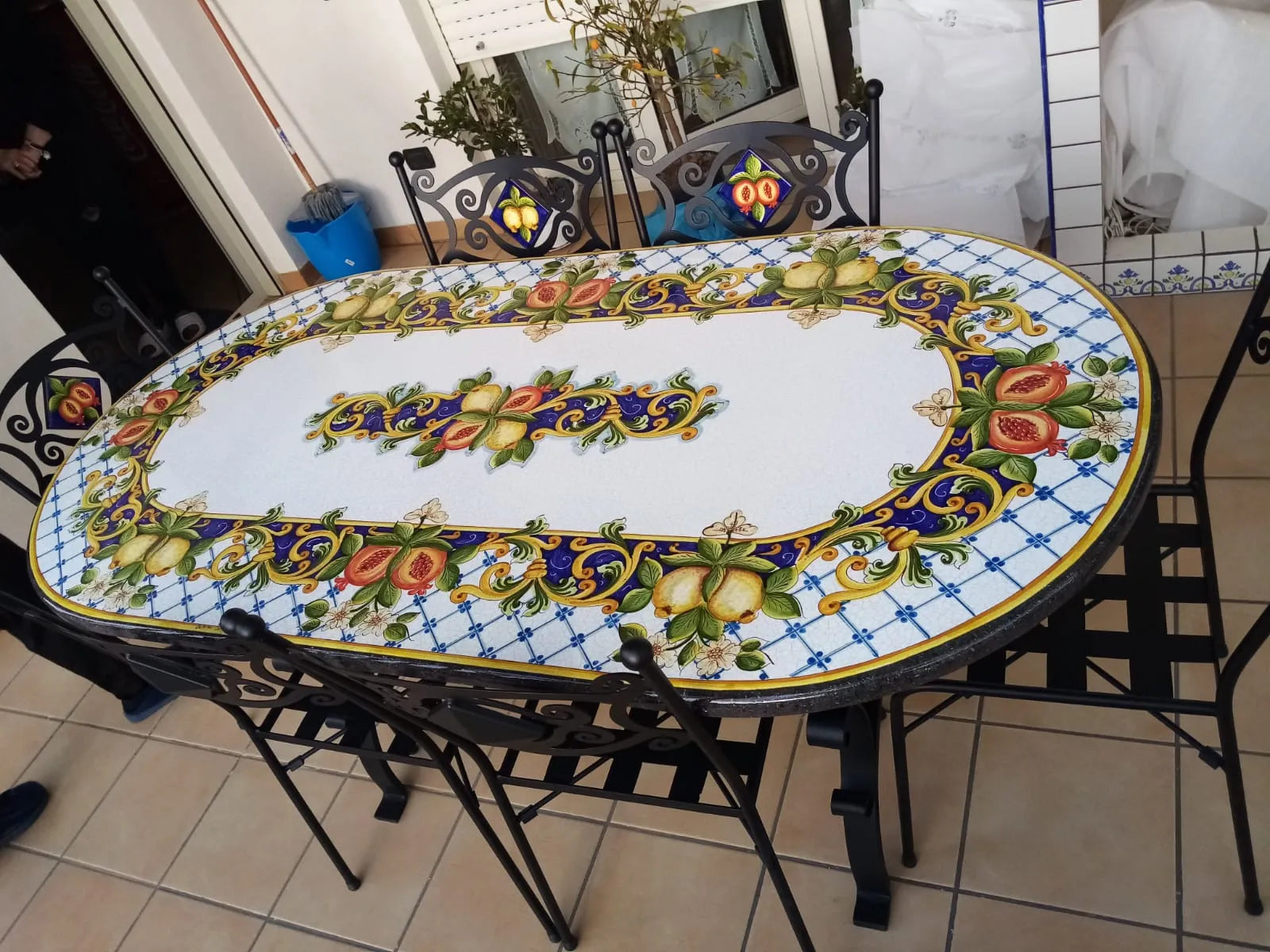 Tavolo Ovale Floreale – Pietra Lavica Decorata - TAVOLI