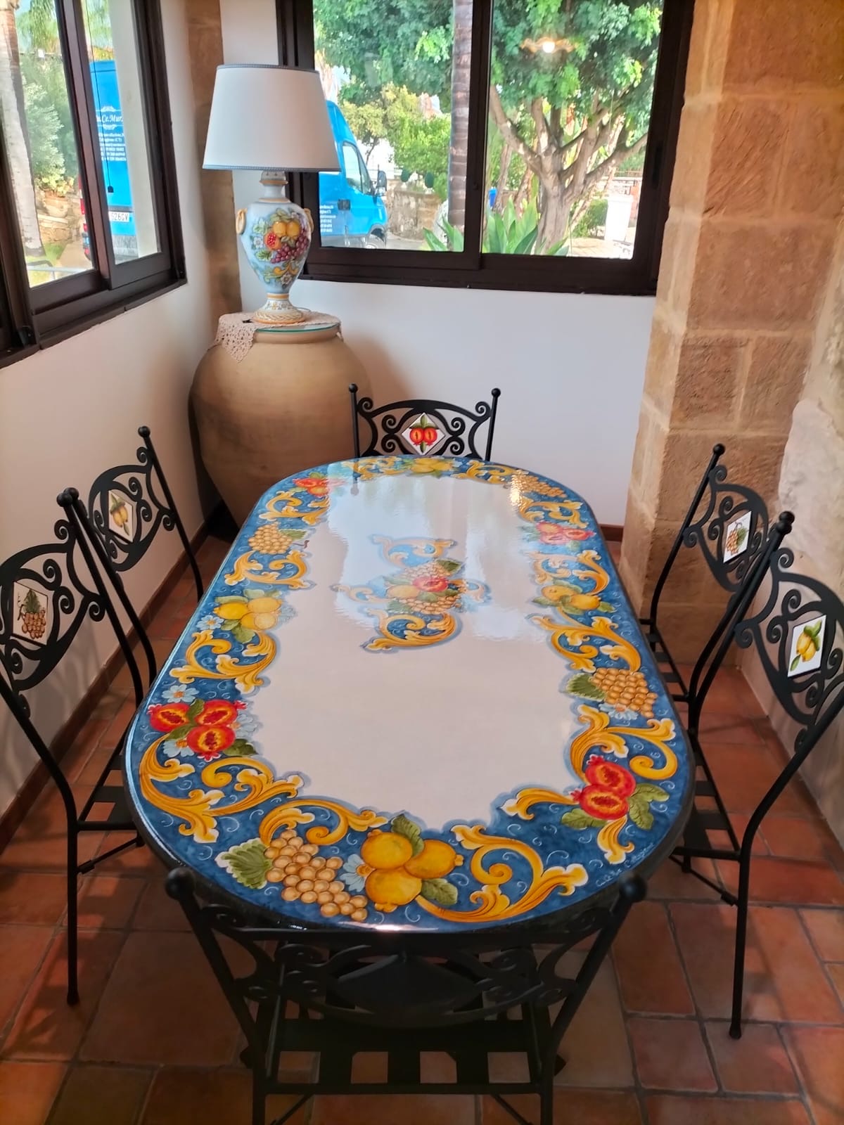 Tavolo Ovale Ornato con Frutti Vari – Pietra Lavica Decorata - TAVOLI