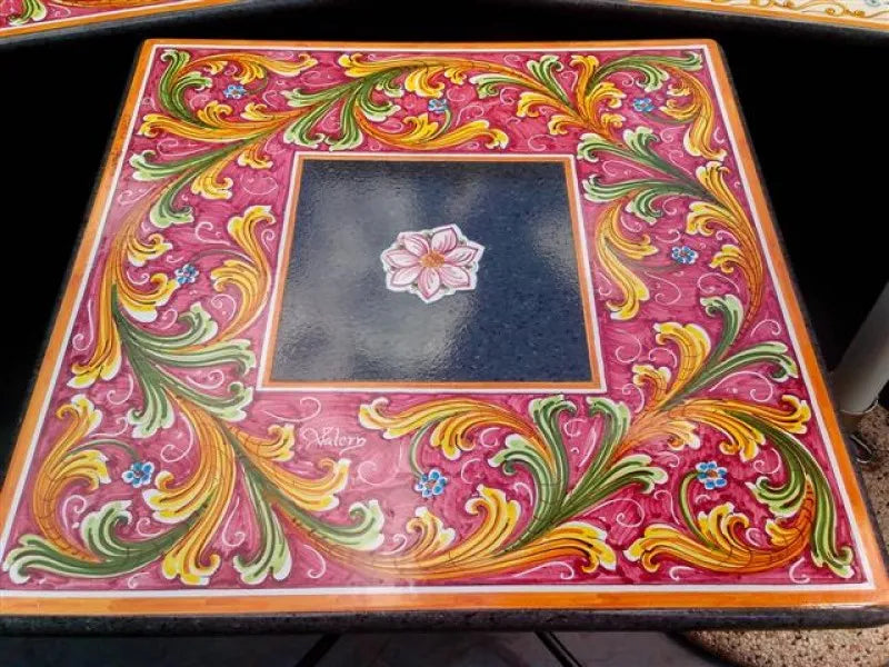 Tavolo Quadrato Ornato Rosso con Fondo Nero – Pietra Lavica Decorato - TAVOLI