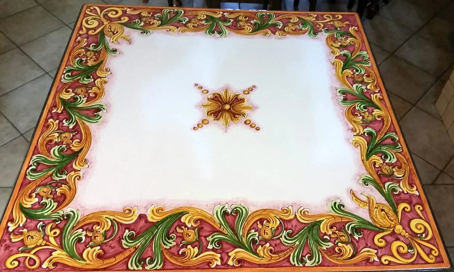 Tavolo Quadrato Ornato Rosso – Pietra Lavica Decorato - TAVOLI