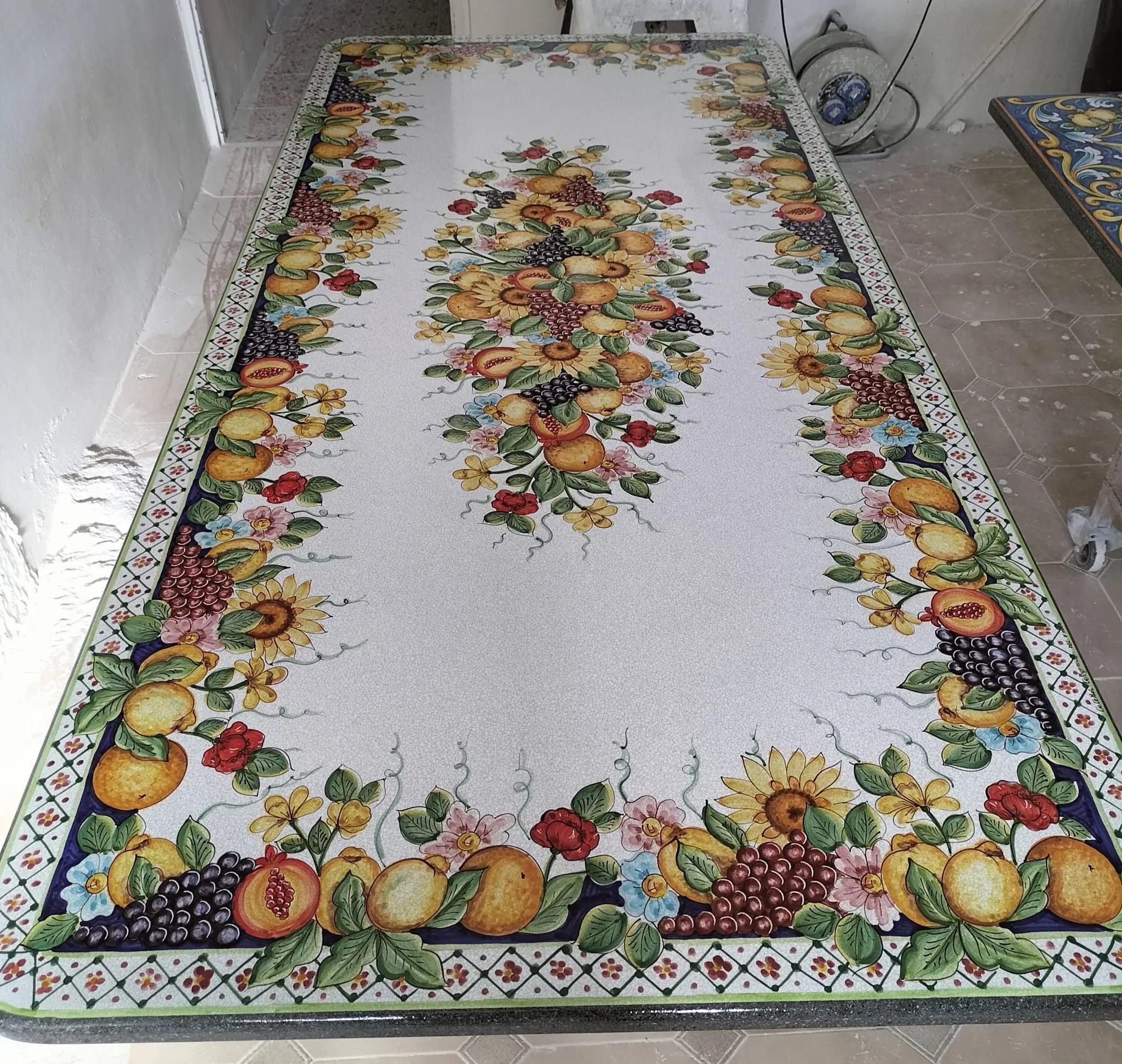 Tavolo Rettangolare Frutta e Girasoli – Pietra Lavica Decorata - TAVOLI