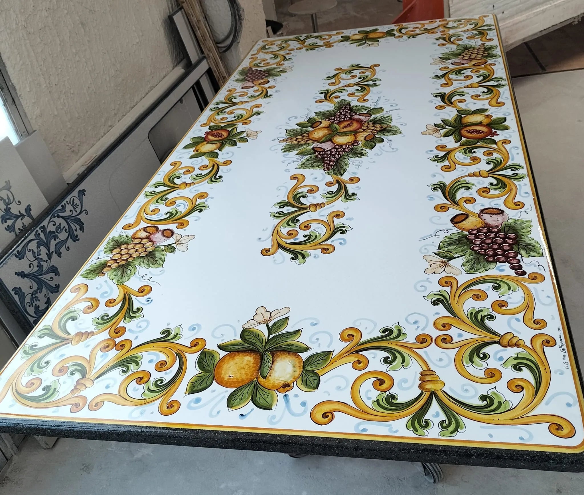 Tavolo Rettangolare Volute Gialle con Frutta – Pietra Lavica Decorata - TAVOLI