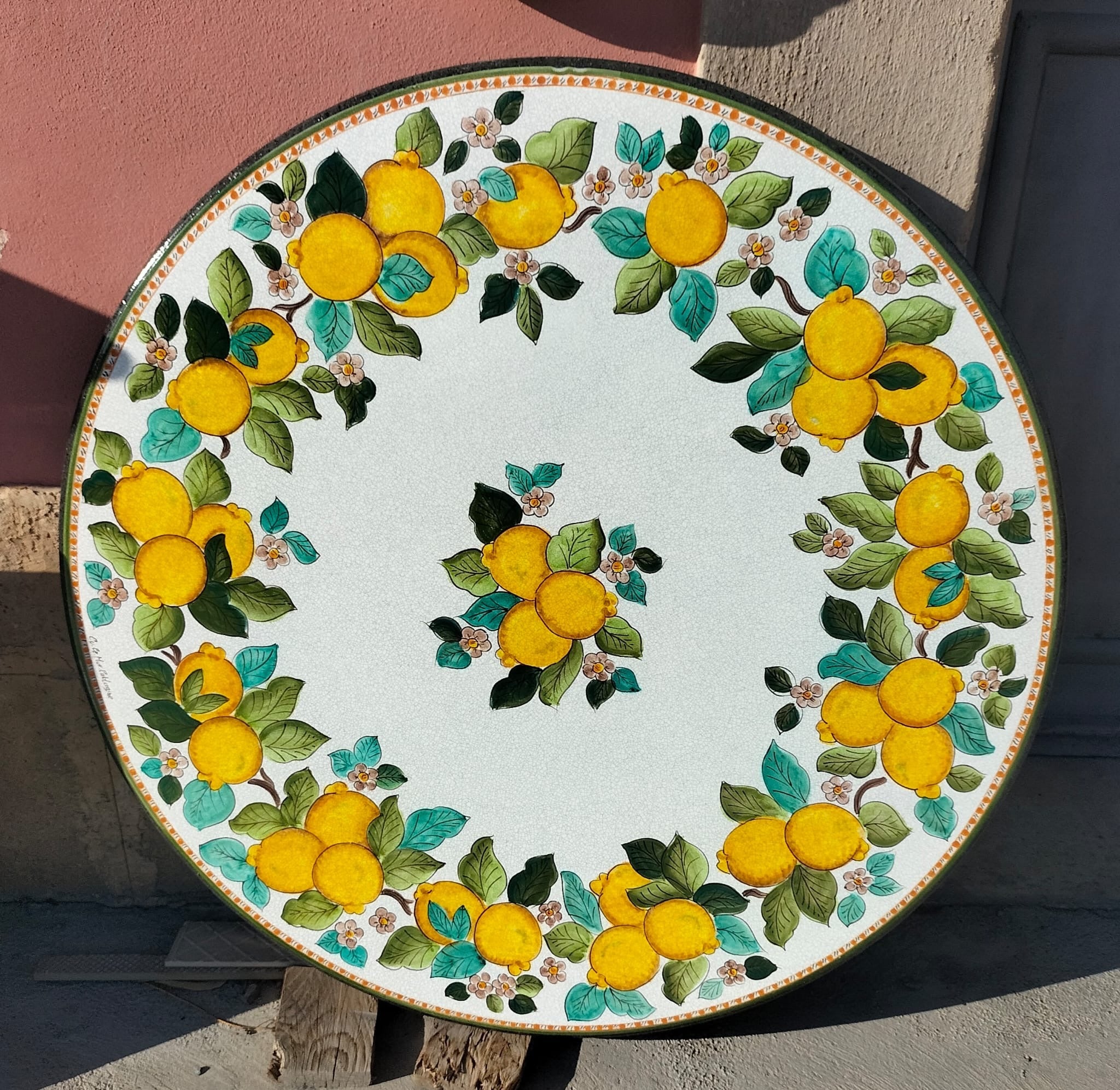 Tavolo Rotondo con Limoni e Margherite – Pietra Lavica Decorata - TAVOLI