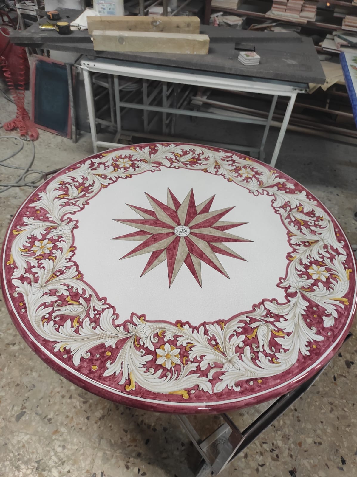 Tavolo Rotondo in Pietra Lavica Decoro N.12- MISURE VARIE - TAVOLO IN PIETRA LAVICA