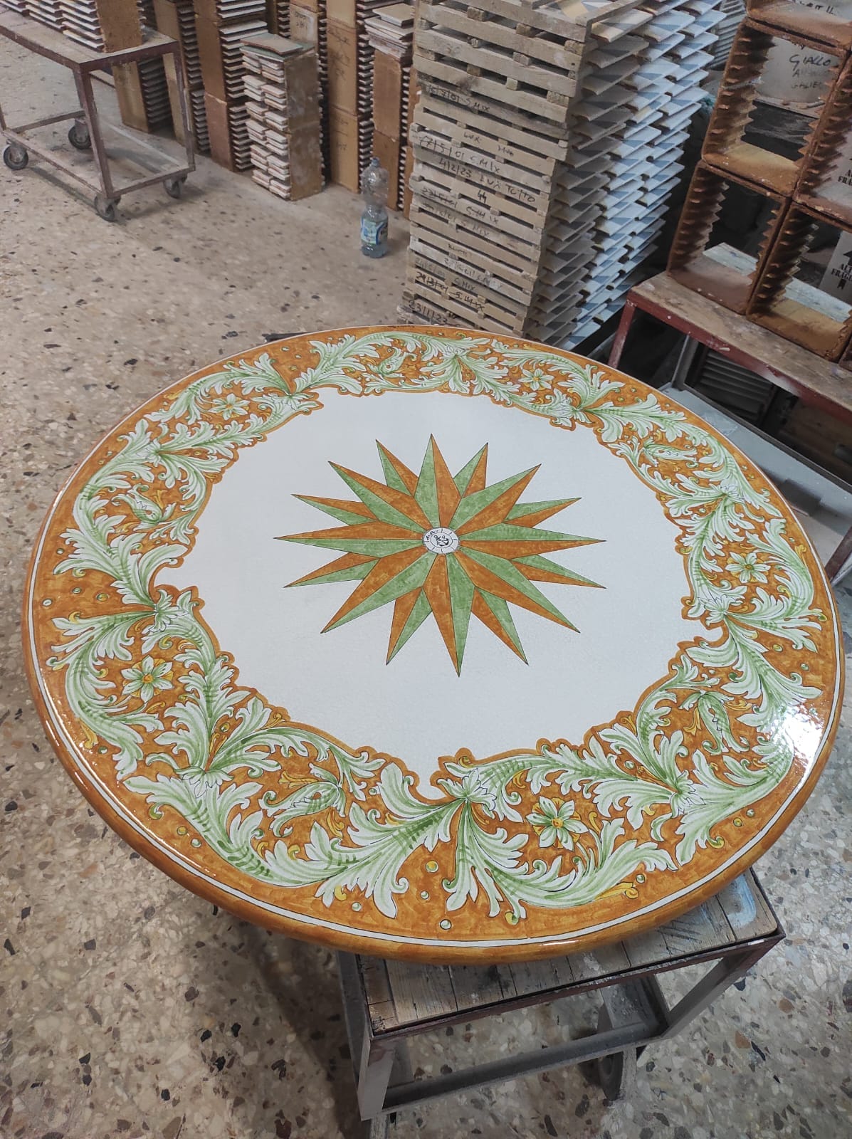 Tavolo Rotondo in Pietra Lavica Decoro N.14- MISURE VARIE - TAVOLO IN PIETRA LAVICA