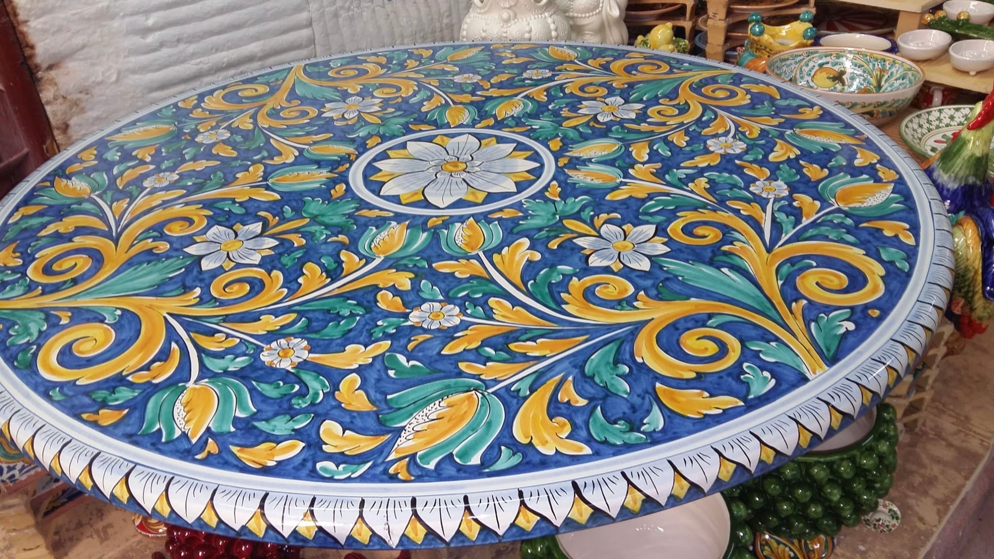Tavolo Rotondo in Pietra Lavica Decoro N.25 - MISURE VARIE - TAVOLO IN PIETRA LAVICA