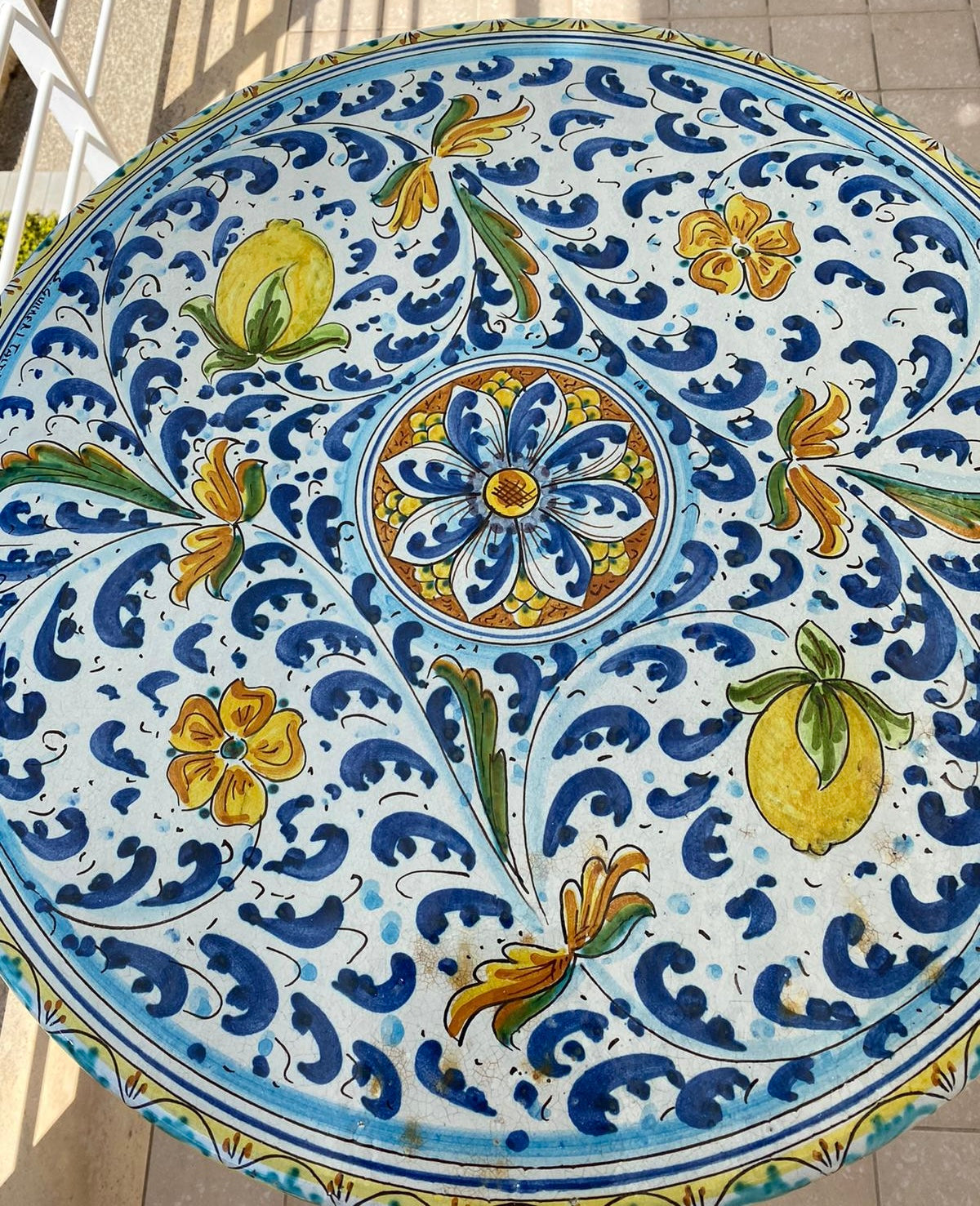 Tavolo Rotondo in Pietra Lavica Decoro N.27 - MISURE VARIE - TAVOLO IN PIETRA LAVICA