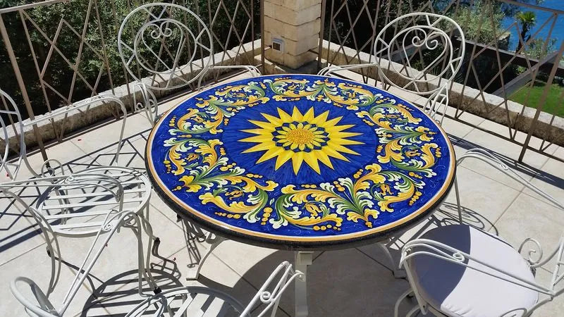 Tavolo Rotondo Ornato con Stella – Eleganza Stellata - TAVOLI