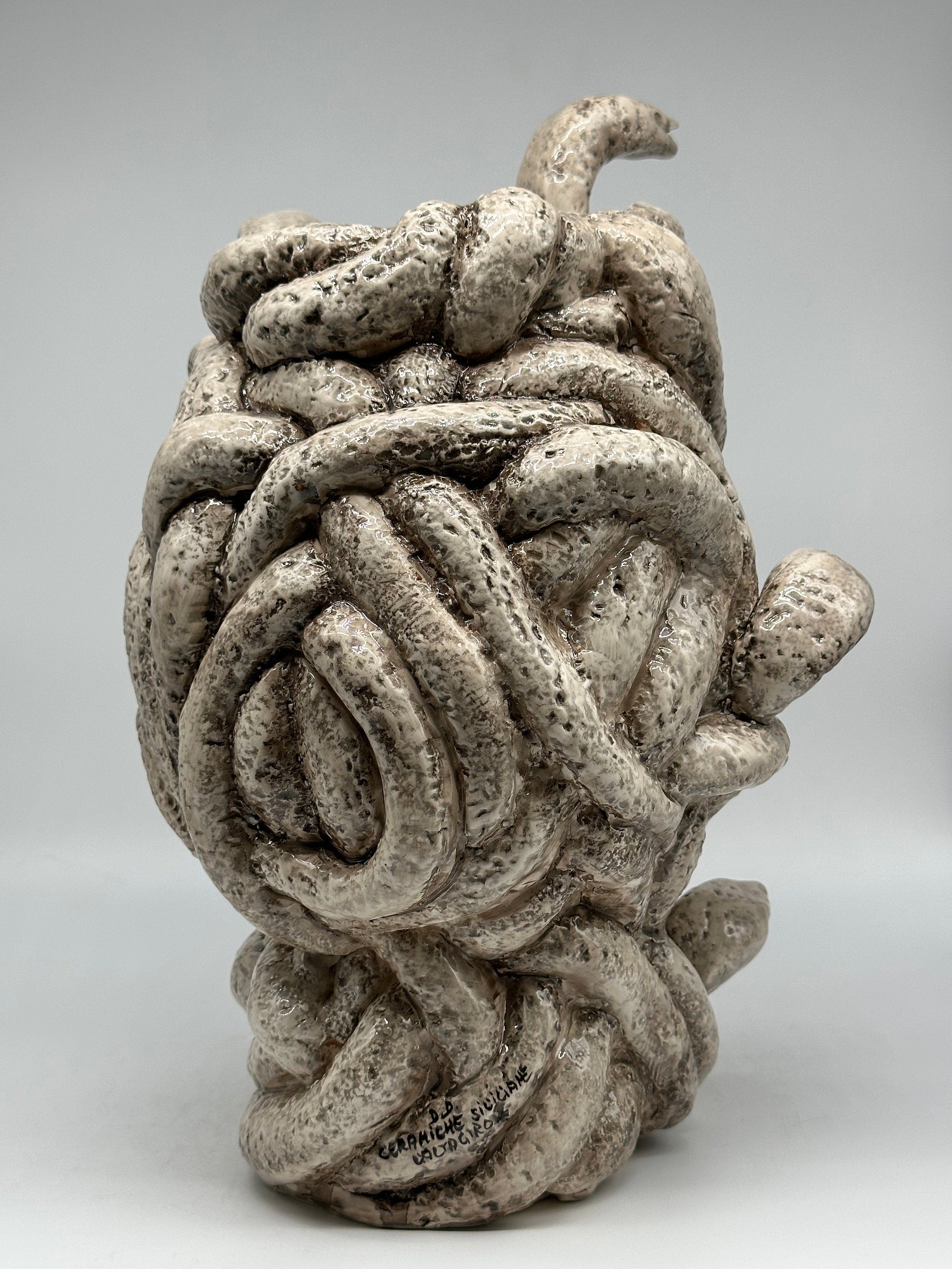 Testa Mitologica Medusa Ceramica Caltagirone cm H.38 L.25 Artigianale Écru dettagli Oro