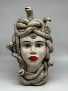 Testa Mitologica Medusa Ceramica Caltagirone cm H.38 L.25 Artigianale Écru dettagli Oro DD CERAMICHE SICILIANE