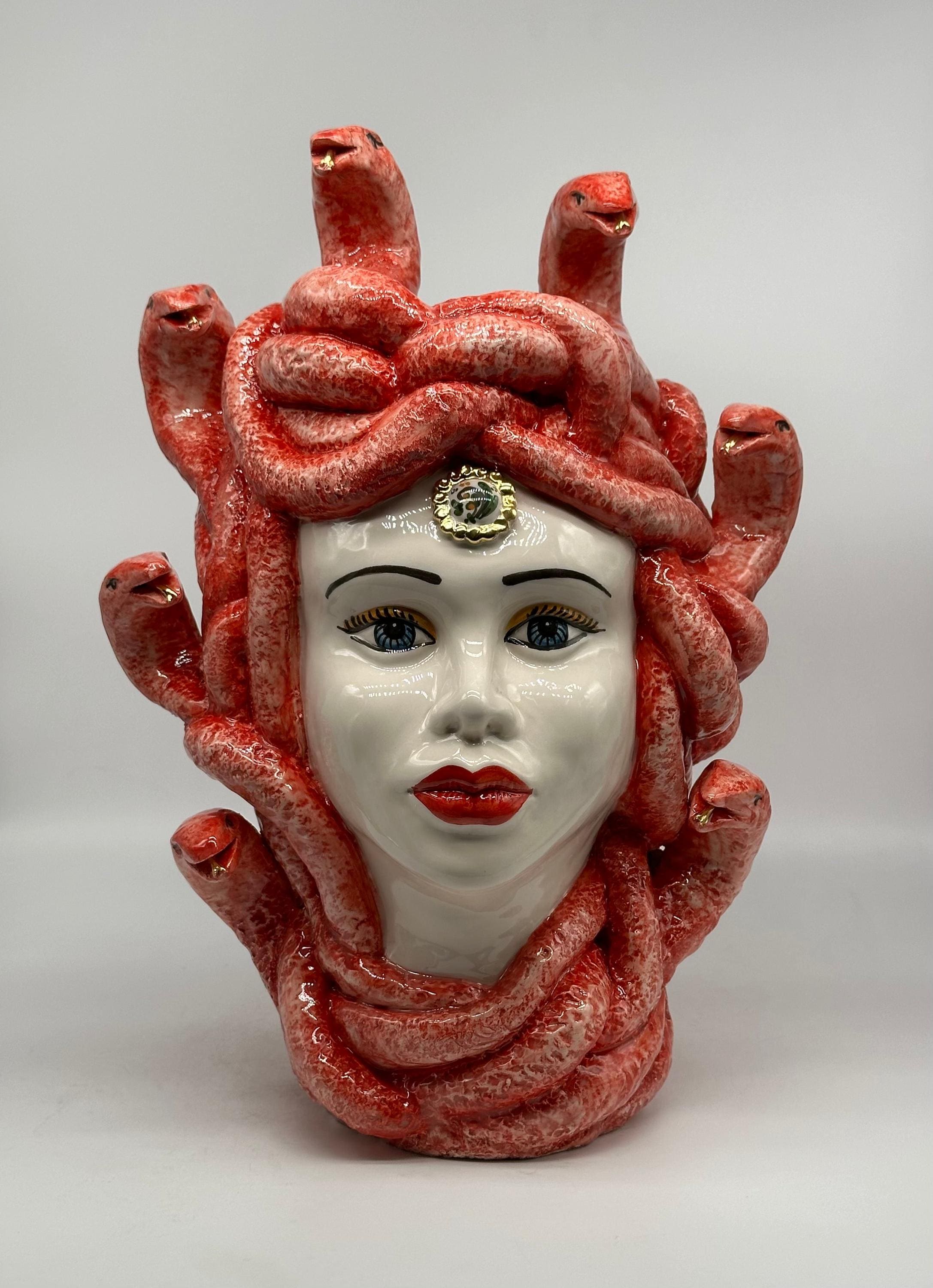 Testa Mitologica Medusa Ceramica Caltagirone cm H.38 L.25 Artigianale Rosso dettagli Oro