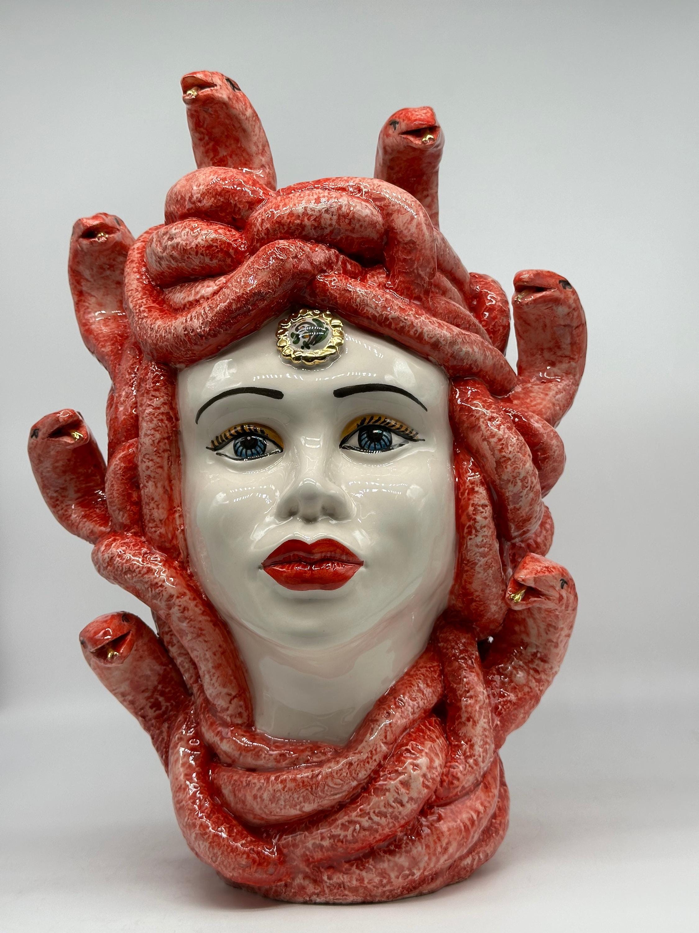Testa Mitologica Medusa Ceramica Caltagirone cm H.38 L.25 Artigianale Rosso dettagli Oro