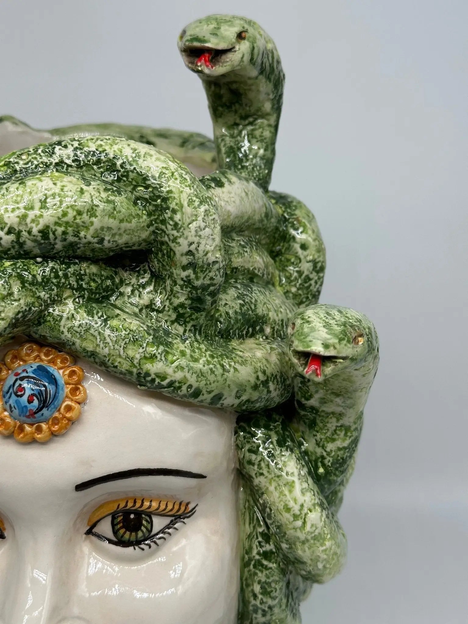 Testa Mitologica Medusa Ceramica Caltagirone cm H.38 L.25 Artigianale Verde - TESTA DI MORO