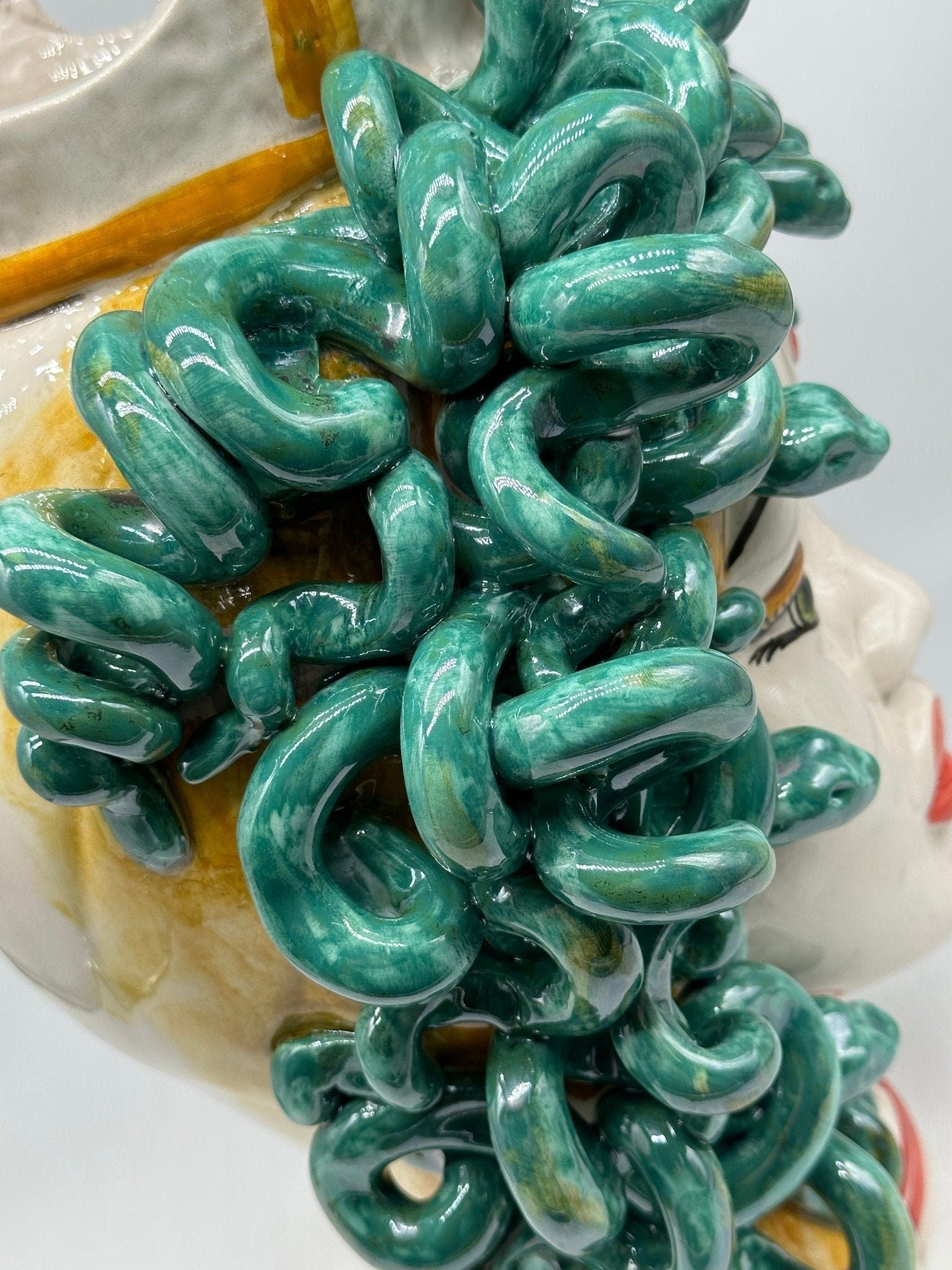Testa Mitologica Medusa Ceramica Caltagirone cm H.40 L.30 Artigianale - DD CERAMICHE SICILIANE