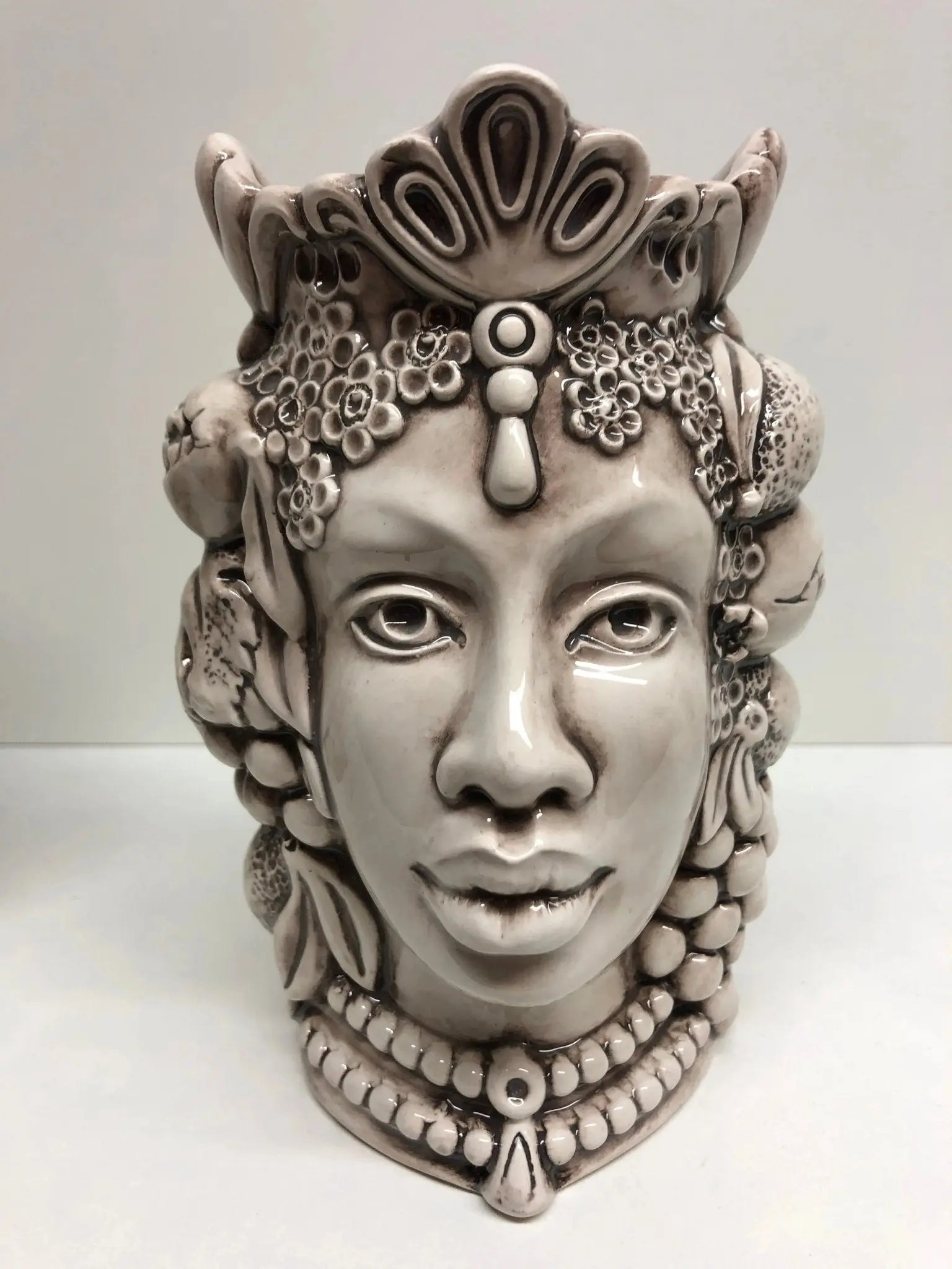 Teste di Moro Afro Frutta Ceramica Caltagirone cm H.18 L.12 Artigianale Beige - DD CERAMICHE SICILIANE