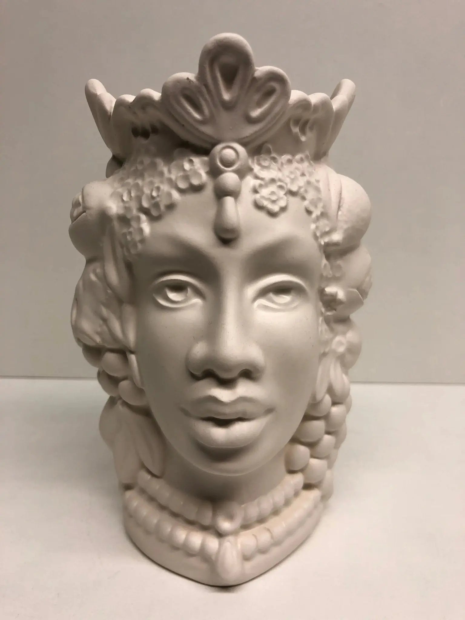 Teste di Moro Afro Frutta Ceramica Caltagirone cm H.18 L.12 Artigianale Bianco Opaco - DD CERAMICHE SICILIANE