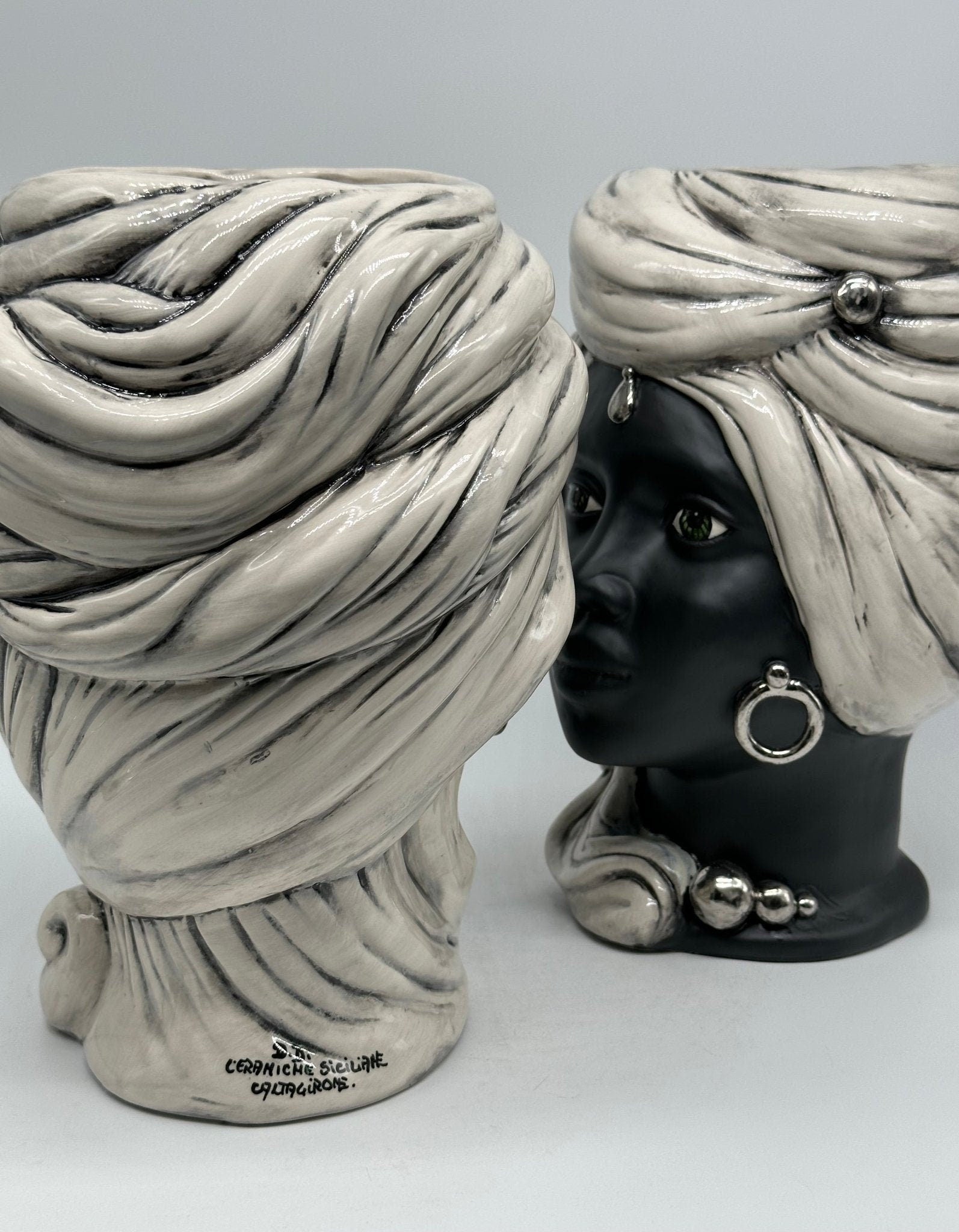 Teste di Moro Anubi Ceramica Caltagirone cm H.29 L.20 Artigianale Ghiaccio Nero Platino - DD CERAMICHE SICILIANE