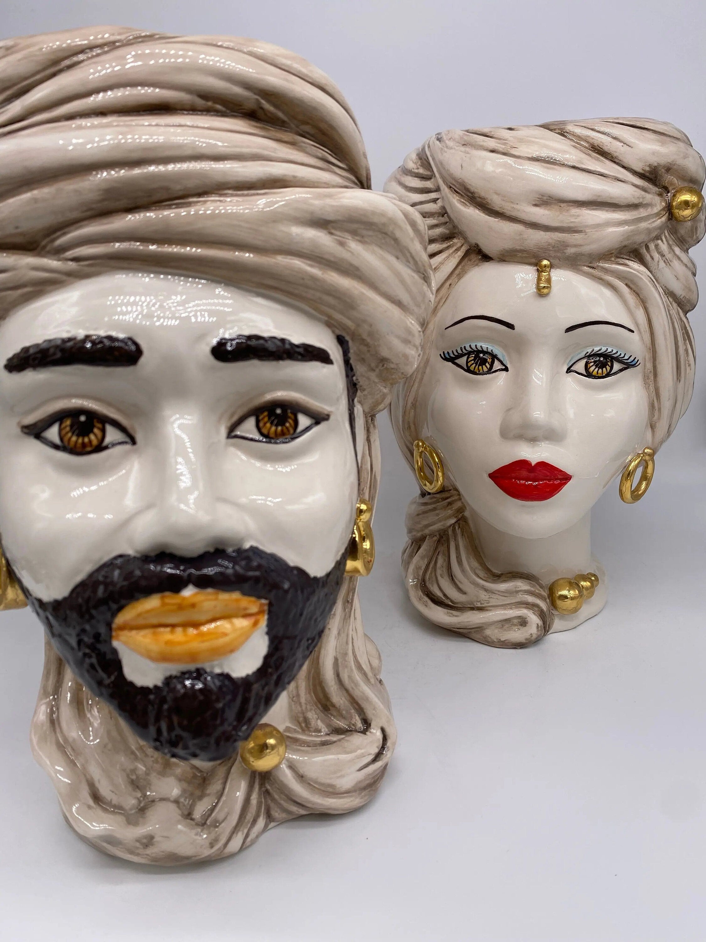 Teste di Moro Anubi Ceramica Caltagirone cm H.29 L.20 Artigianale Écru Beige Oro DD CERAMICHE SICILIANE