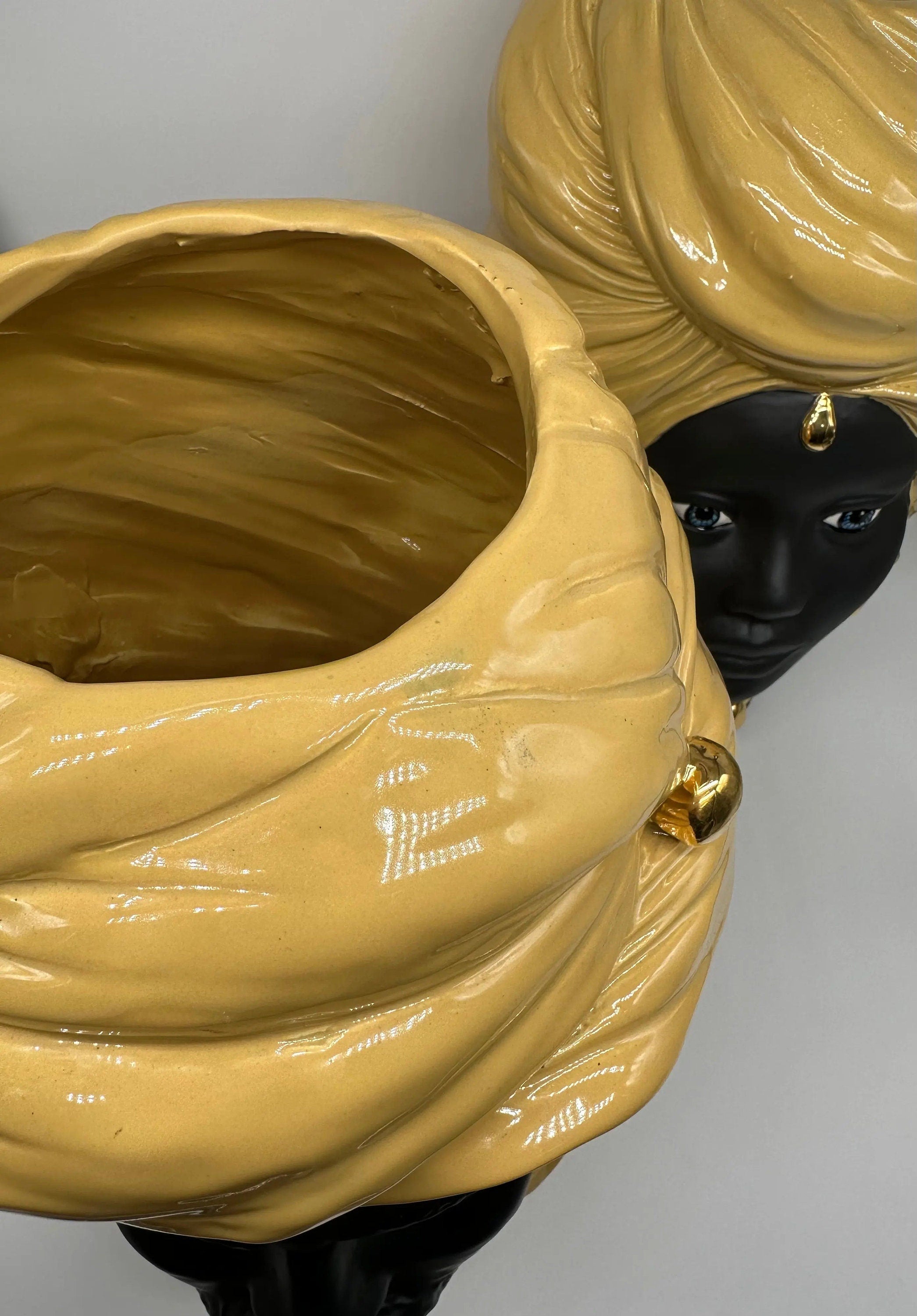 Teste di Moro Anubi Ceramica Caltagirone cm H.40 L.25 Artigianale Senape Nero Oro DD CERAMICHE SICILIANE