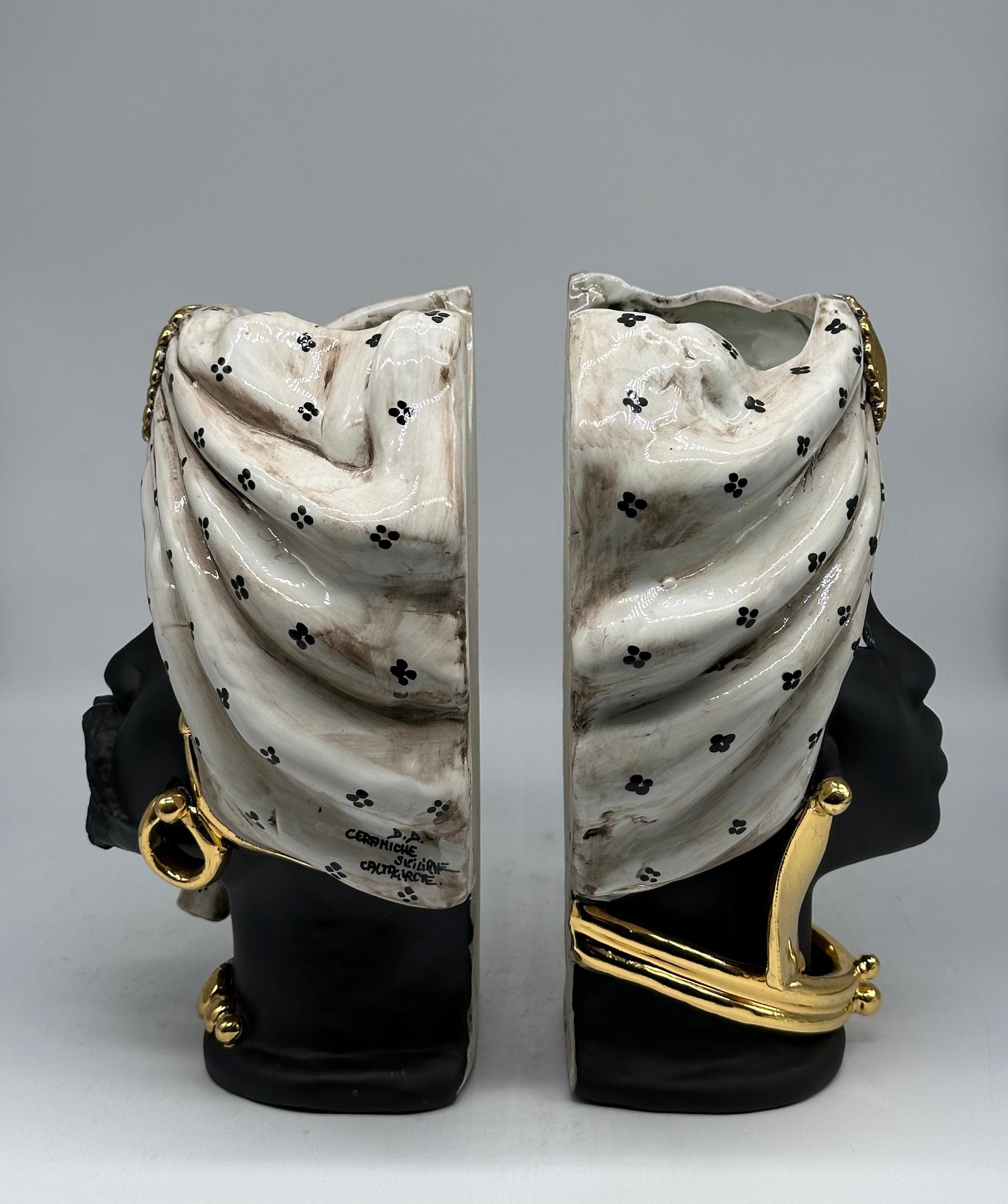 Teste di Moro Applique Atena Ceramica Caltagirone cm H.30 L.23 Artigianale Écru Pois Nero Oro - TESTA DI MORO