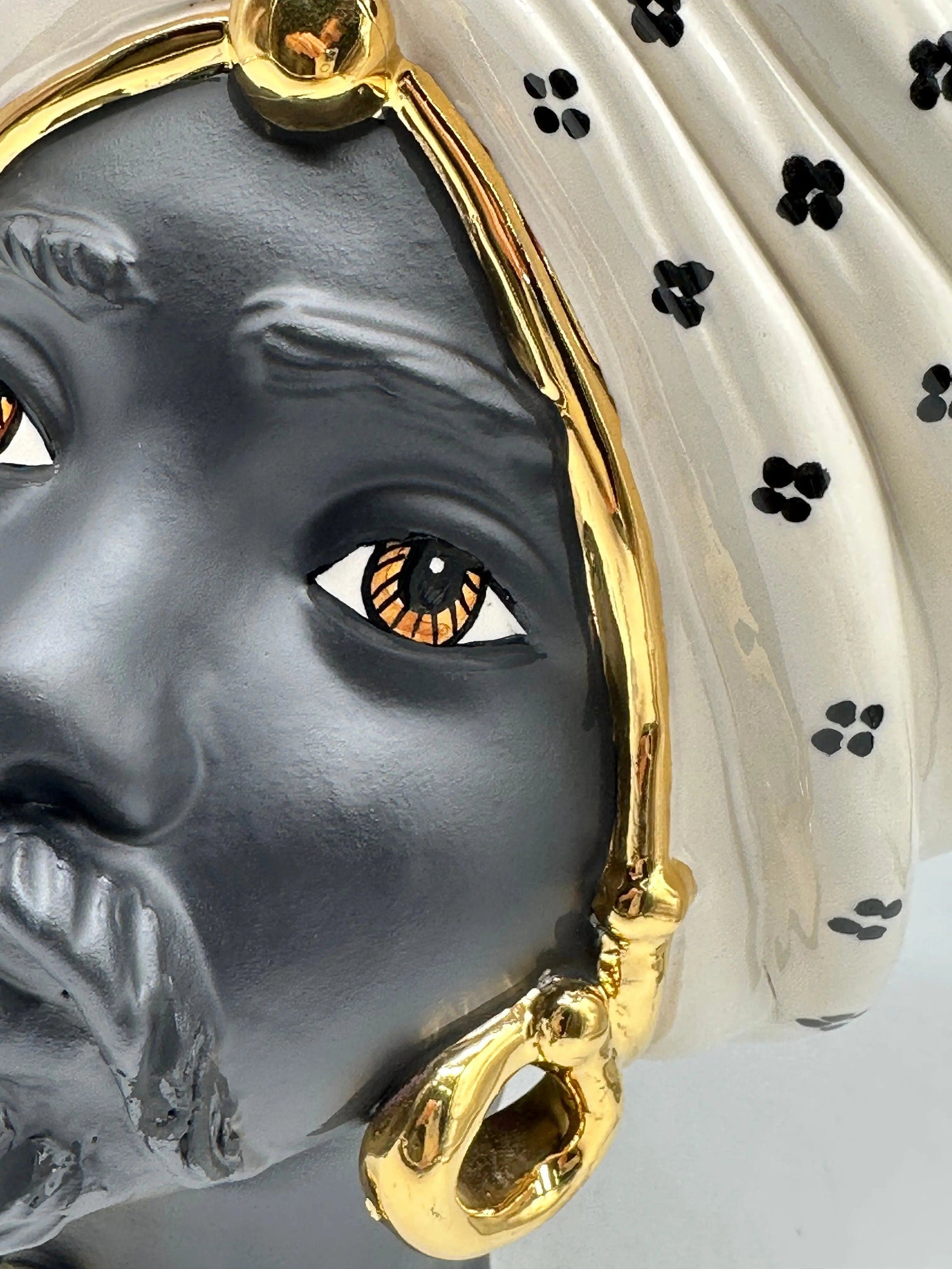 Teste di Moro Atena Ceramica Caltagirone cm H.24 L.18 Artigianale Bianco Pois Nero Oro DD CERAMICHE SICILIANE