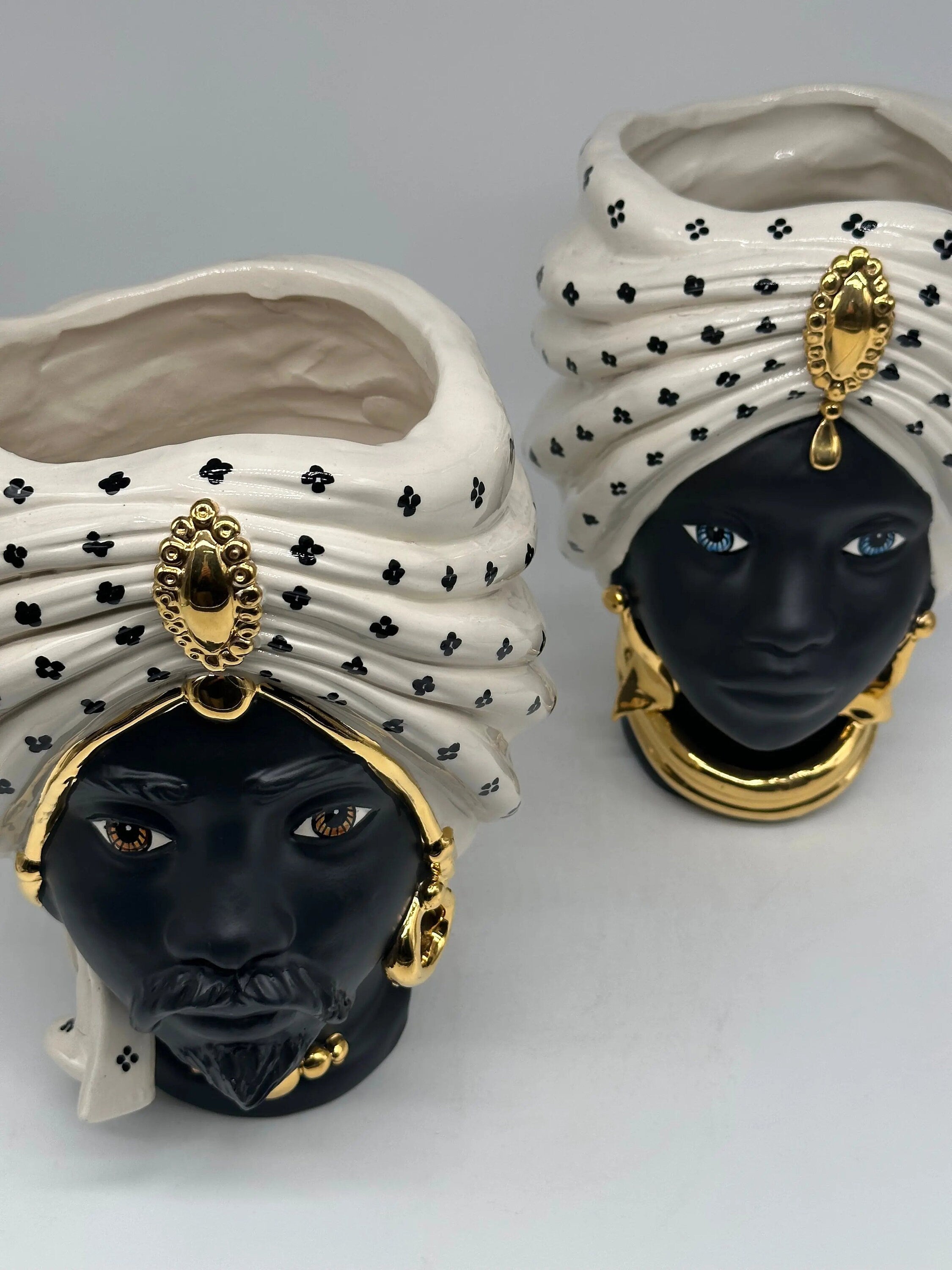 Teste di Moro Atena Ceramica Caltagirone cm H.24 L.18 Artigianale Bianco Pois Nero Oro DD CERAMICHE SICILIANE