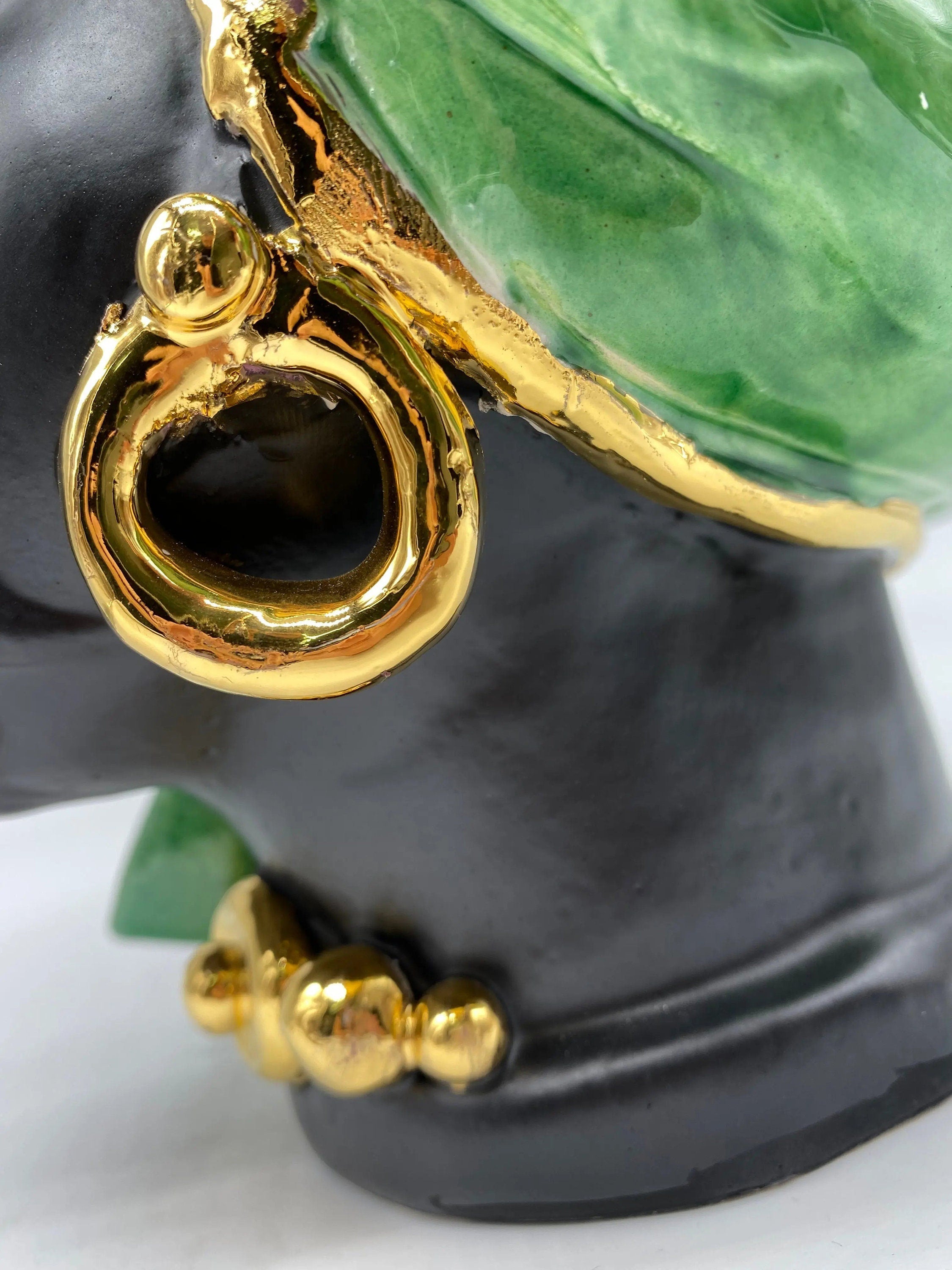 Teste di Moro Atena Ceramica Caltagirone cm H.24 L.18 Artigianale Verde Cristallo Opaco Oro DD CERAMICHE SICILIANE