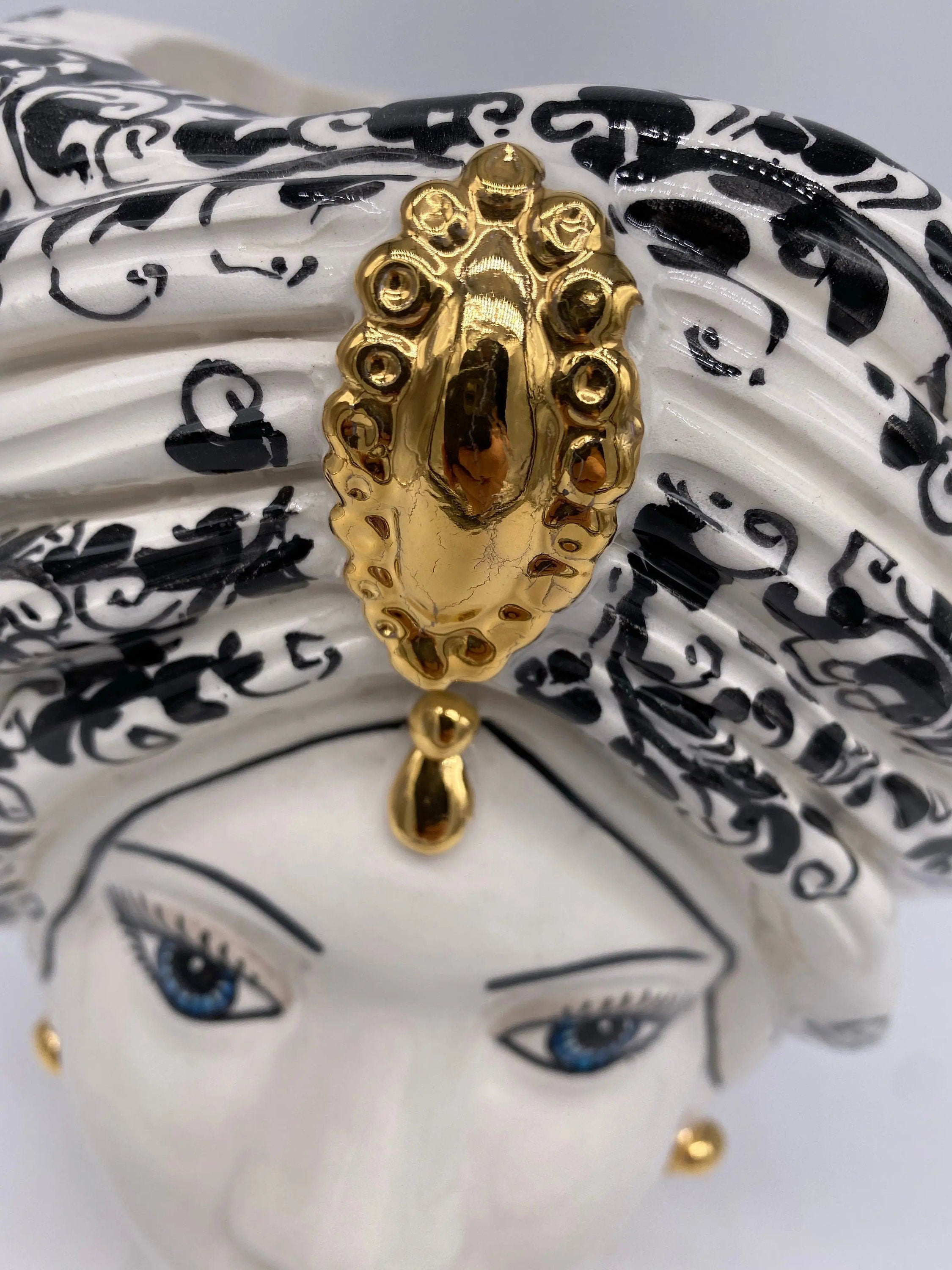 Teste di Moro Atena Ceramica Caltagirone cm H.24 L.18 Artigianale Opaco Bianco Barocco Oro DD CERAMICHE SICILIANE