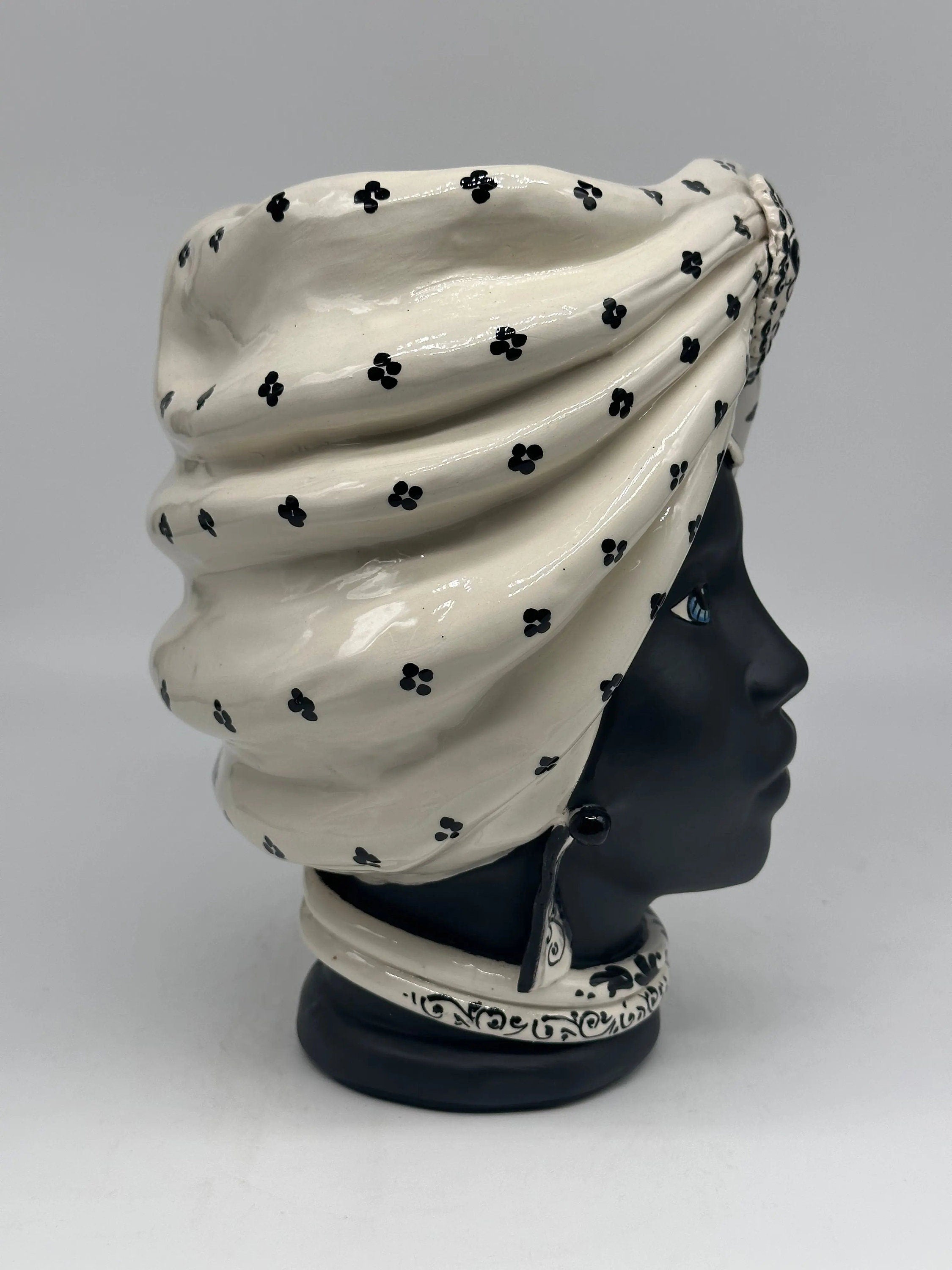 Teste di Moro Atena Ceramica Caltagirone cm H.24 L.18 Artigianale Bianco Pois Nero Opaco DD CERAMICHE SICILIANE