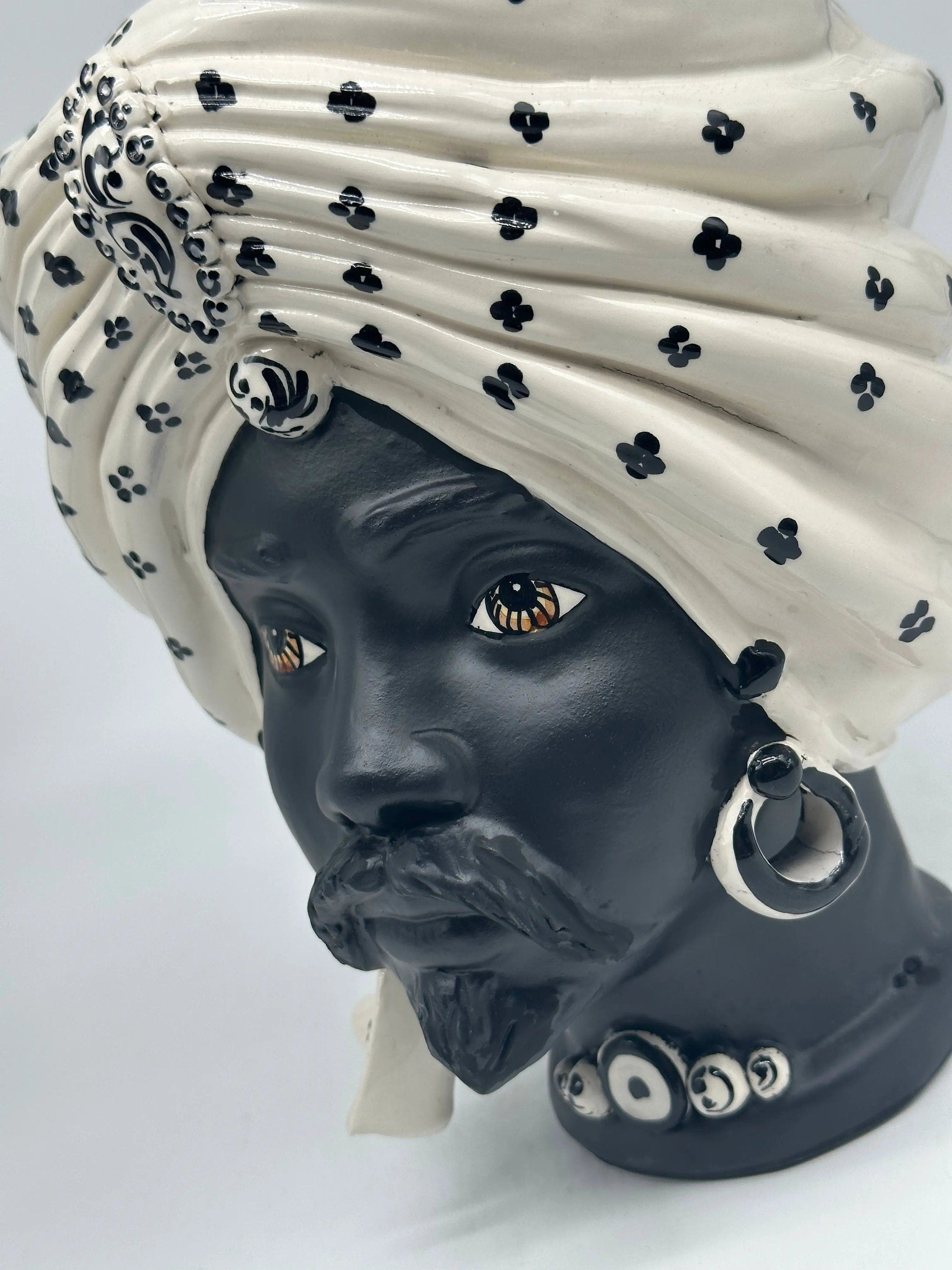 Teste di Moro Atena Ceramica Caltagirone cm H.24 L.18 Artigianale Bianco Pois Nero Opaco DD CERAMICHE SICILIANE