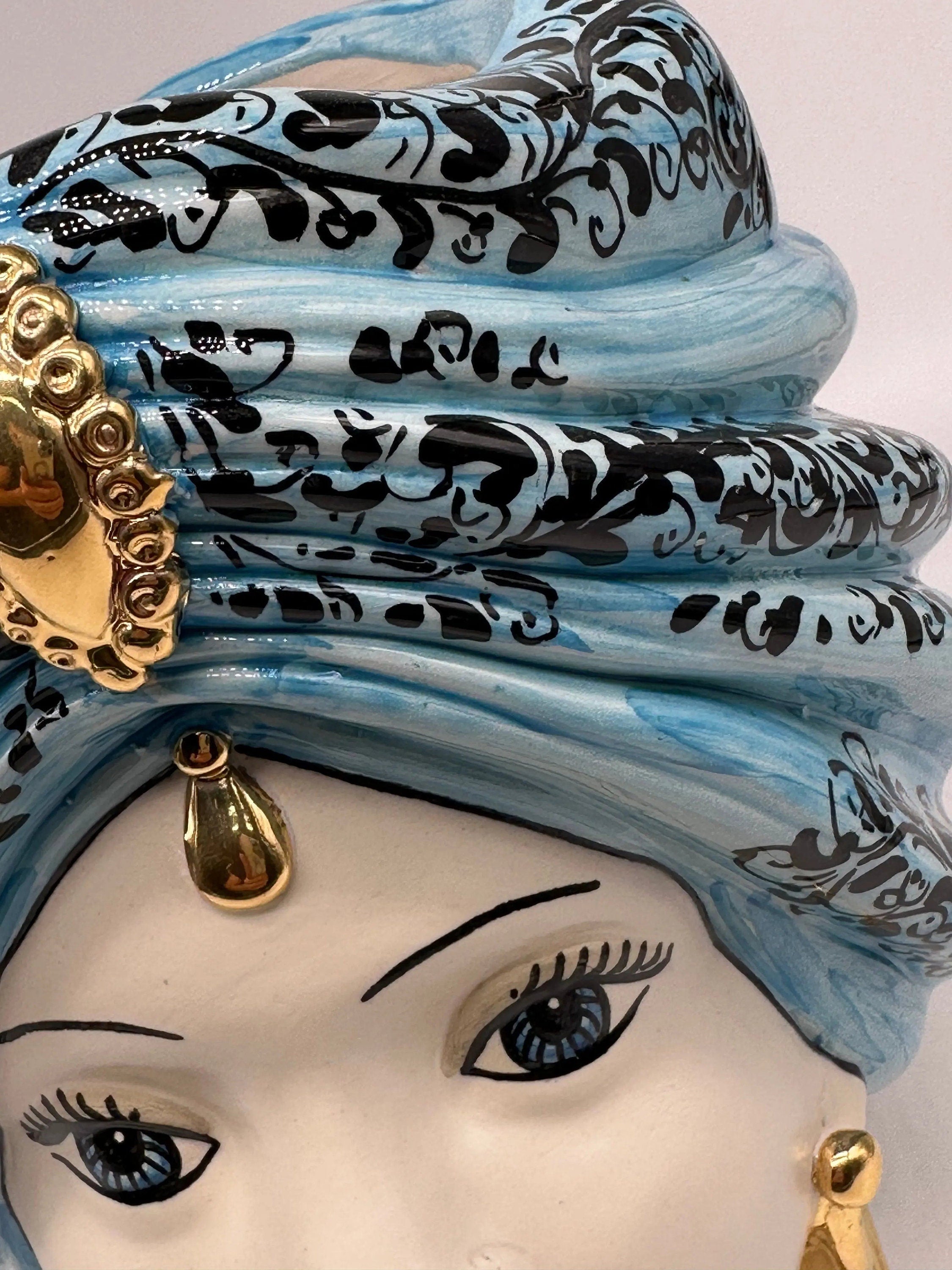 Teste di Moro Atena Ceramica Caltagirone cm H.24 L.18 Artigianale Opaco Celeste Barocco Oro DD CERAMICHE SICILIANE