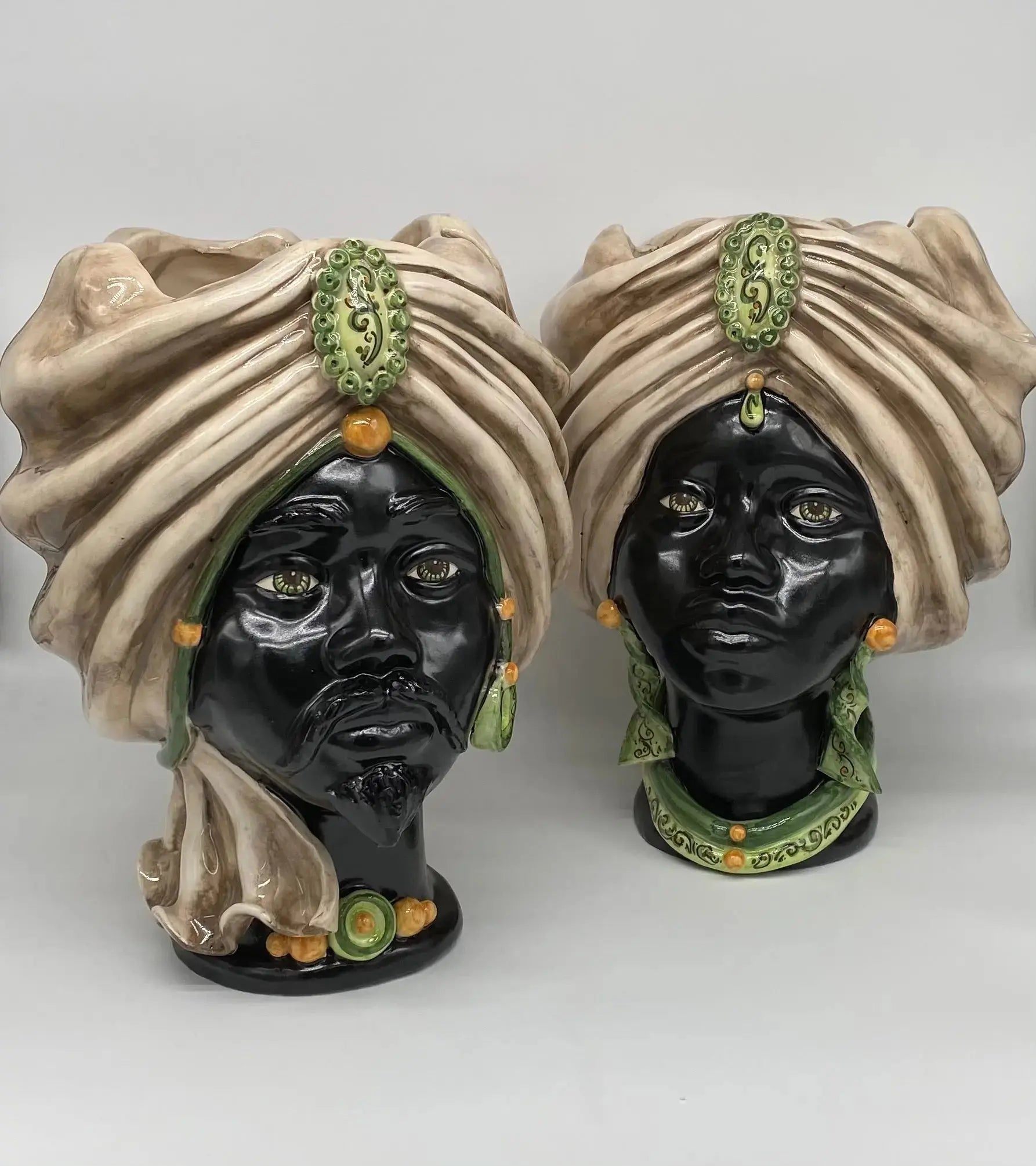 Teste di Moro Atena Ceramica Caltagirone cm H.30 L.23 Artigianale Écru Nero Verde - DD CERAMICHE SICILIANE