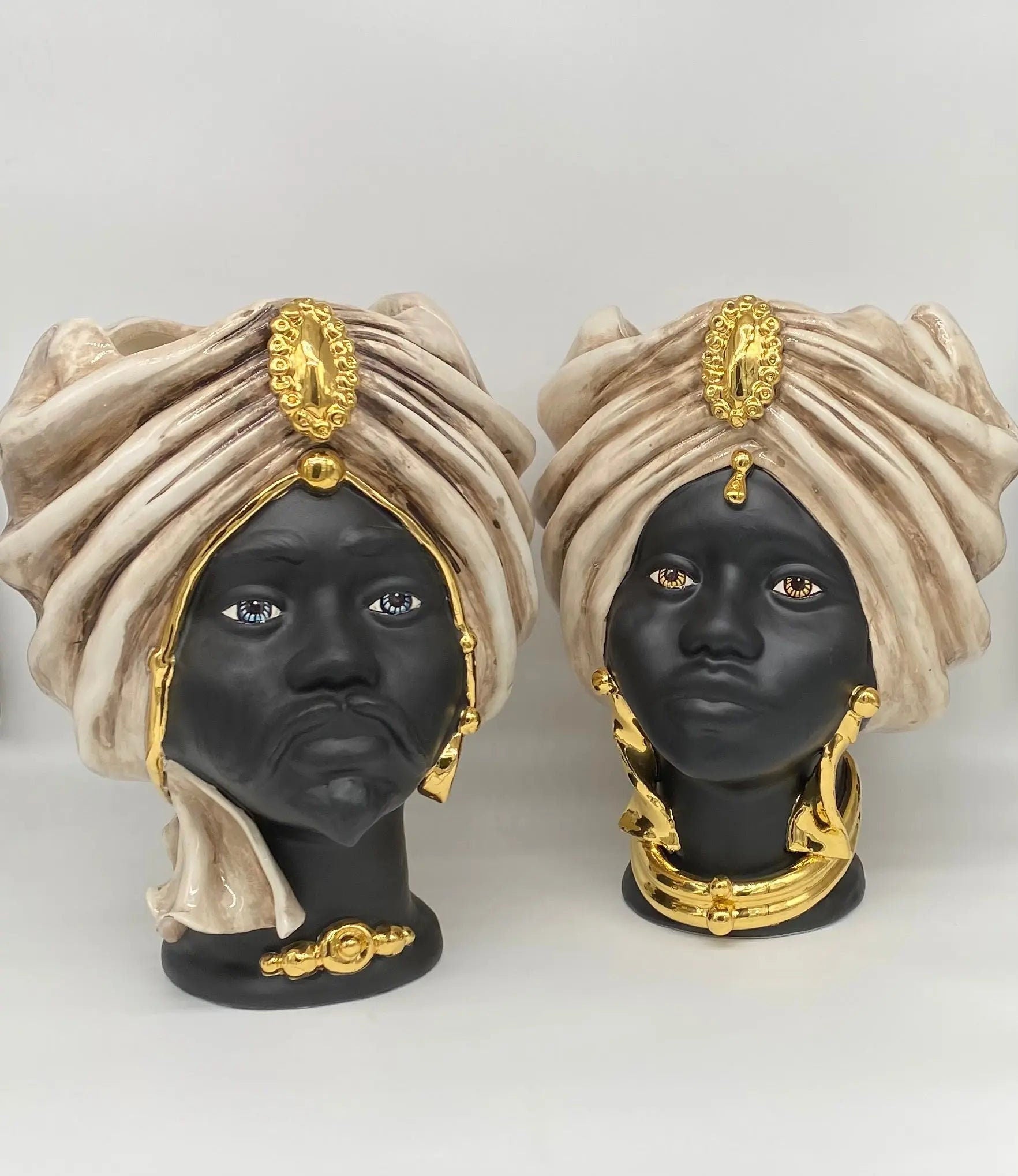 Teste di Moro Atena Ceramica Caltagirone cm H.30 L.23 Artigianale Écru Nero Oro DD CERAMICHE SICILIANE