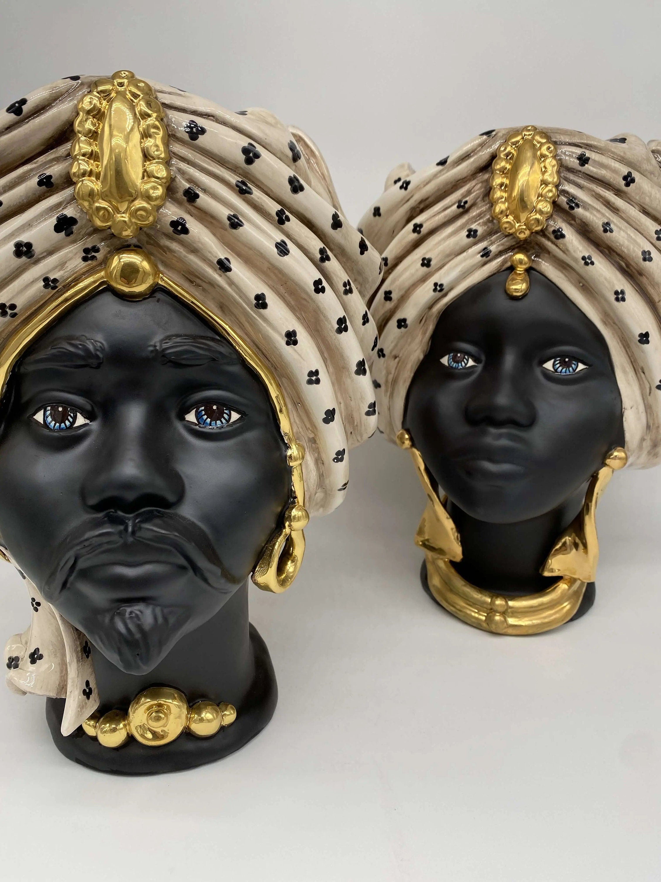 Teste di Moro Atena Ceramica Caltagirone cm H.30 L.23 Artigianale Écru Pois Nero Oro DD CERAMICHE SICILIANE