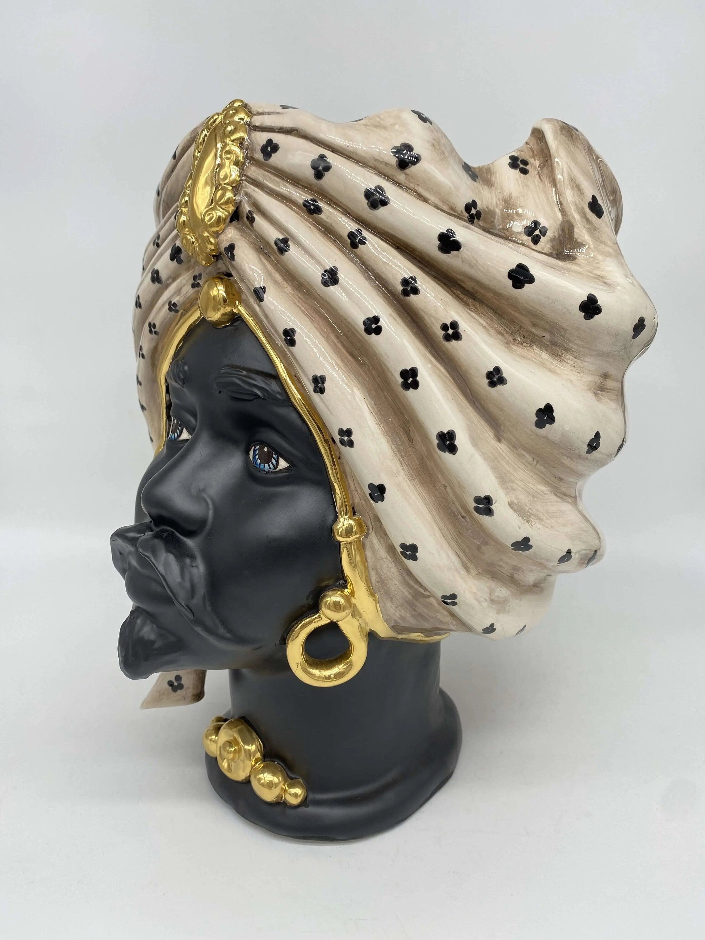 Teste di Moro Atena Ceramica Caltagirone cm H.30 L.23 Artigianale Écru Pois Nero Oro DD CERAMICHE SICILIANE