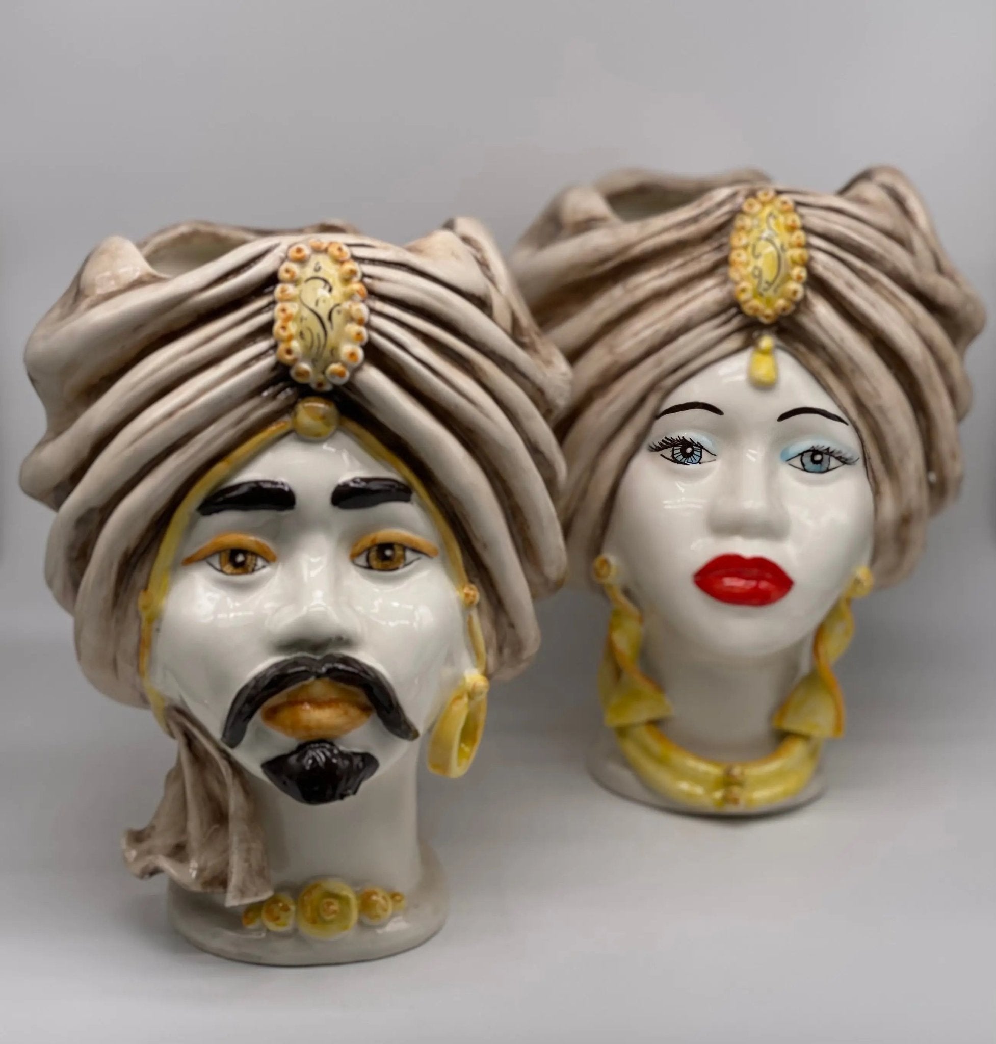 Teste di Moro Atena Ceramica Caltagirone cm H.30 L.23 Artigianale Écru Bianco Giallo - DD CERAMICHE SICILIANE