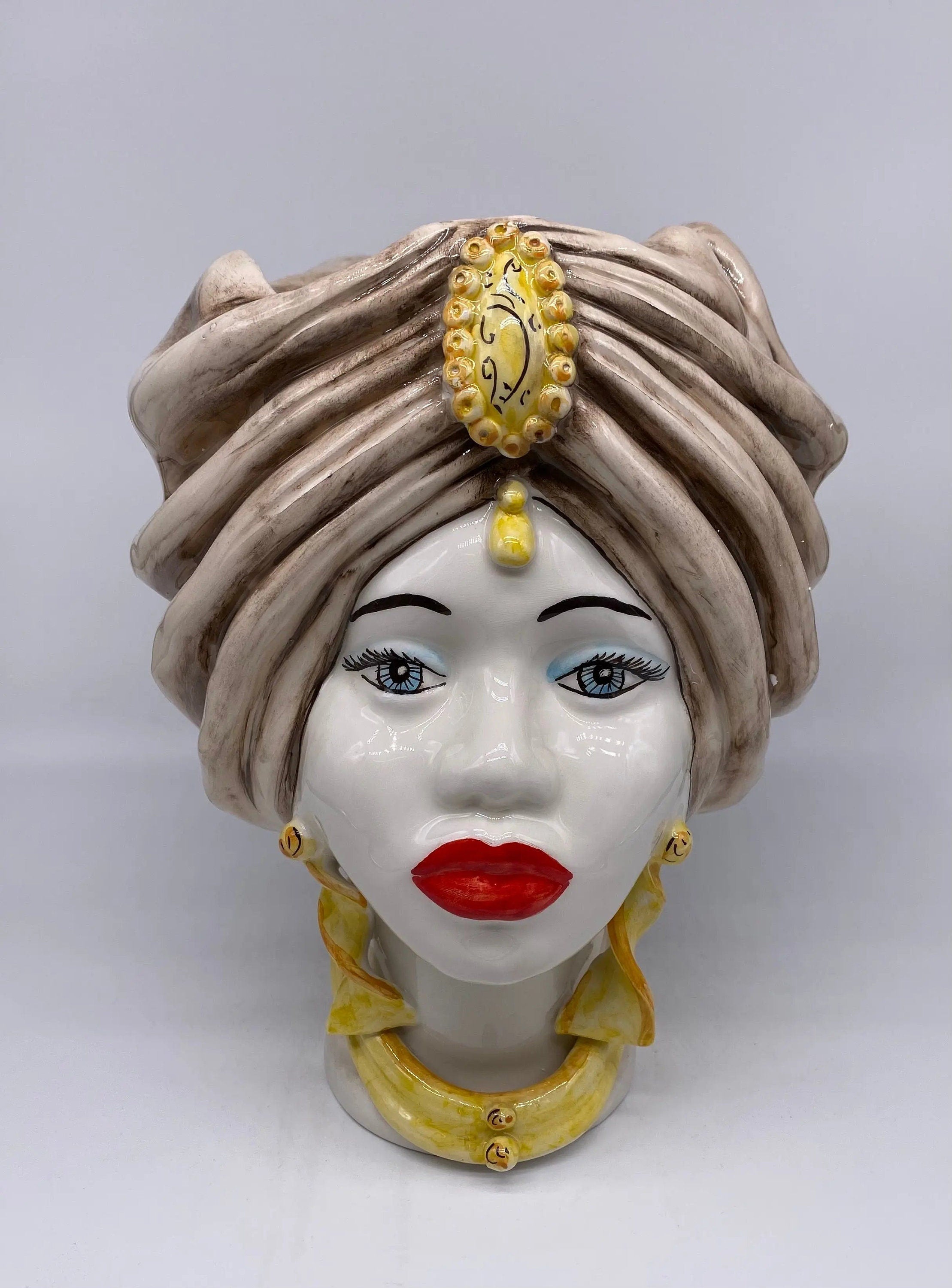 Teste di Moro Atena Ceramica Caltagirone cm H.30 L.23 Artigianale Écru Bianco Giallo DD CERAMICHE SICILIANE
