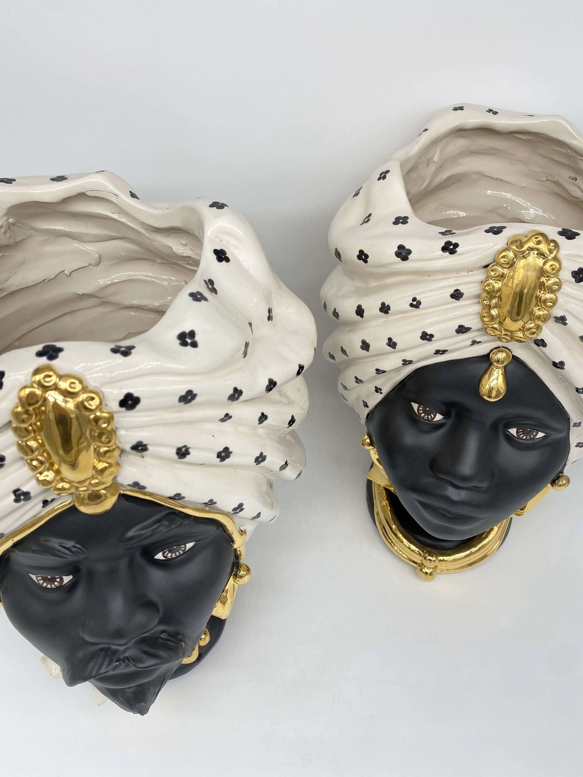 Teste di Moro Atena Ceramica Caltagirone cm H.30 L.23 Artigianale Bianco Pois Nero Oro DD CERAMICHE SICILIANE