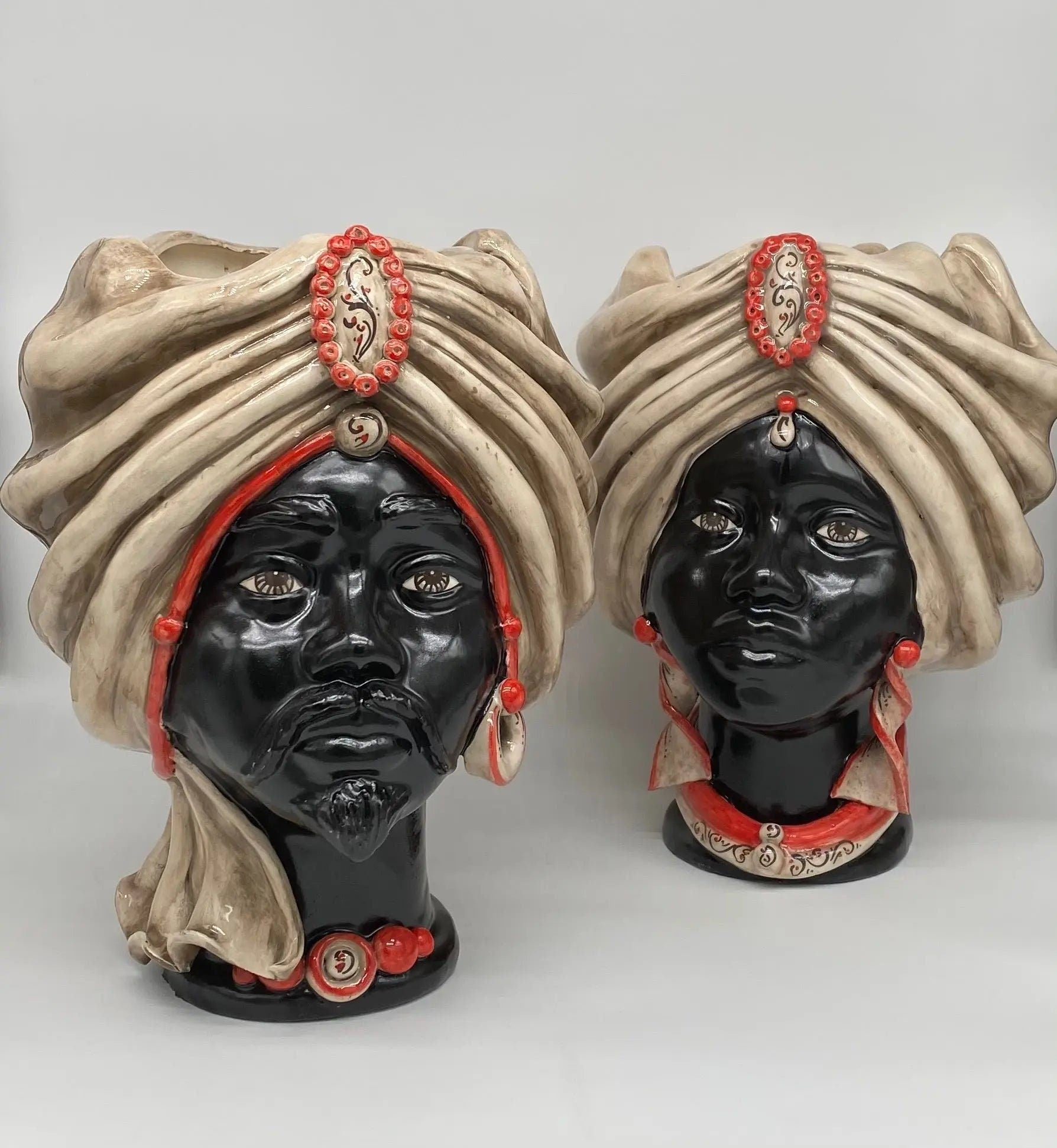 Teste di Moro Atena Ceramica Caltagirone cm H.30 L.23 Artigianale Écru Nero Rosso DD CERAMICHE SICILIANE