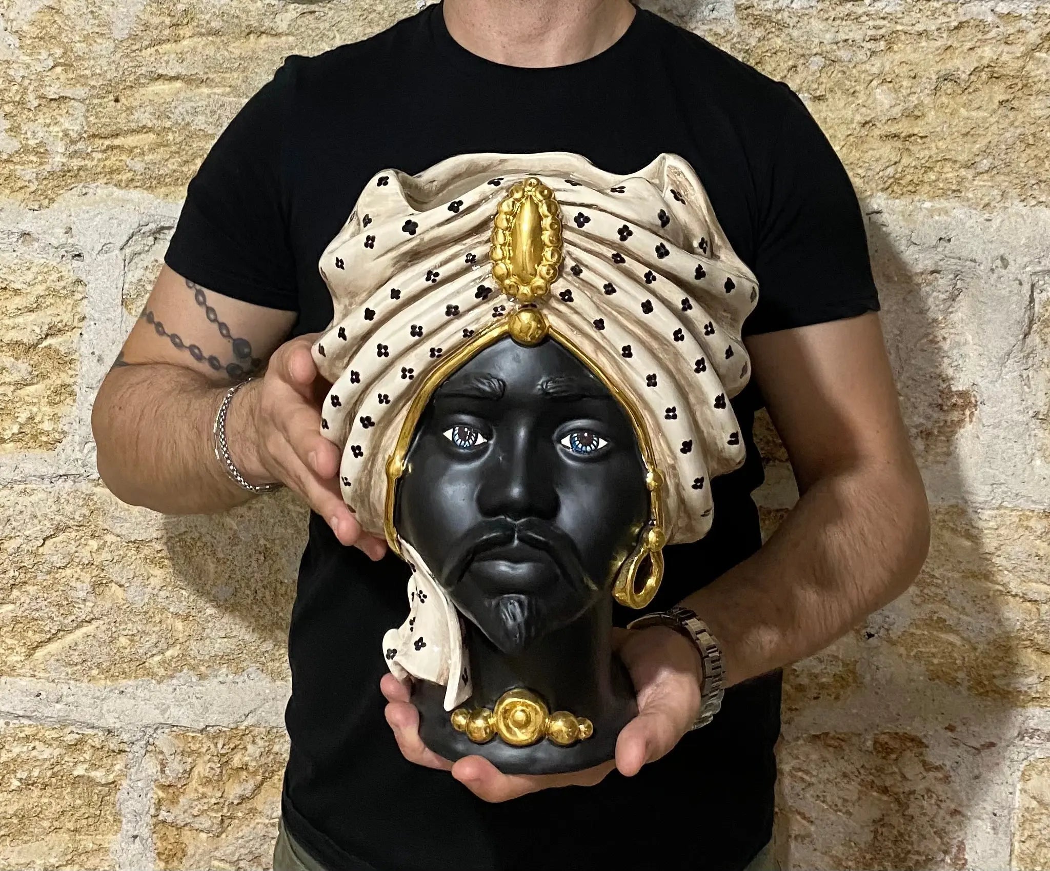 Teste di Moro Atena Ceramica Caltagirone cm H.30 L.23 Artigianale Écru Pois Nero Oro - DD CERAMICHE SICILIANE
