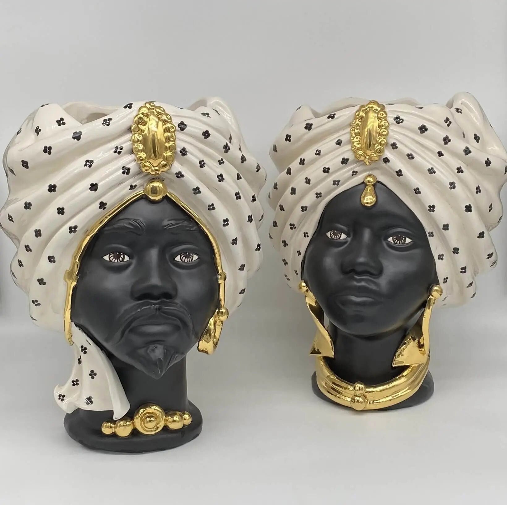 Teste di Moro Atena Ceramica Caltagirone cm H.30 L.23 Artigianale Bianco Pois Nero Oro DD CERAMICHE SICILIANE