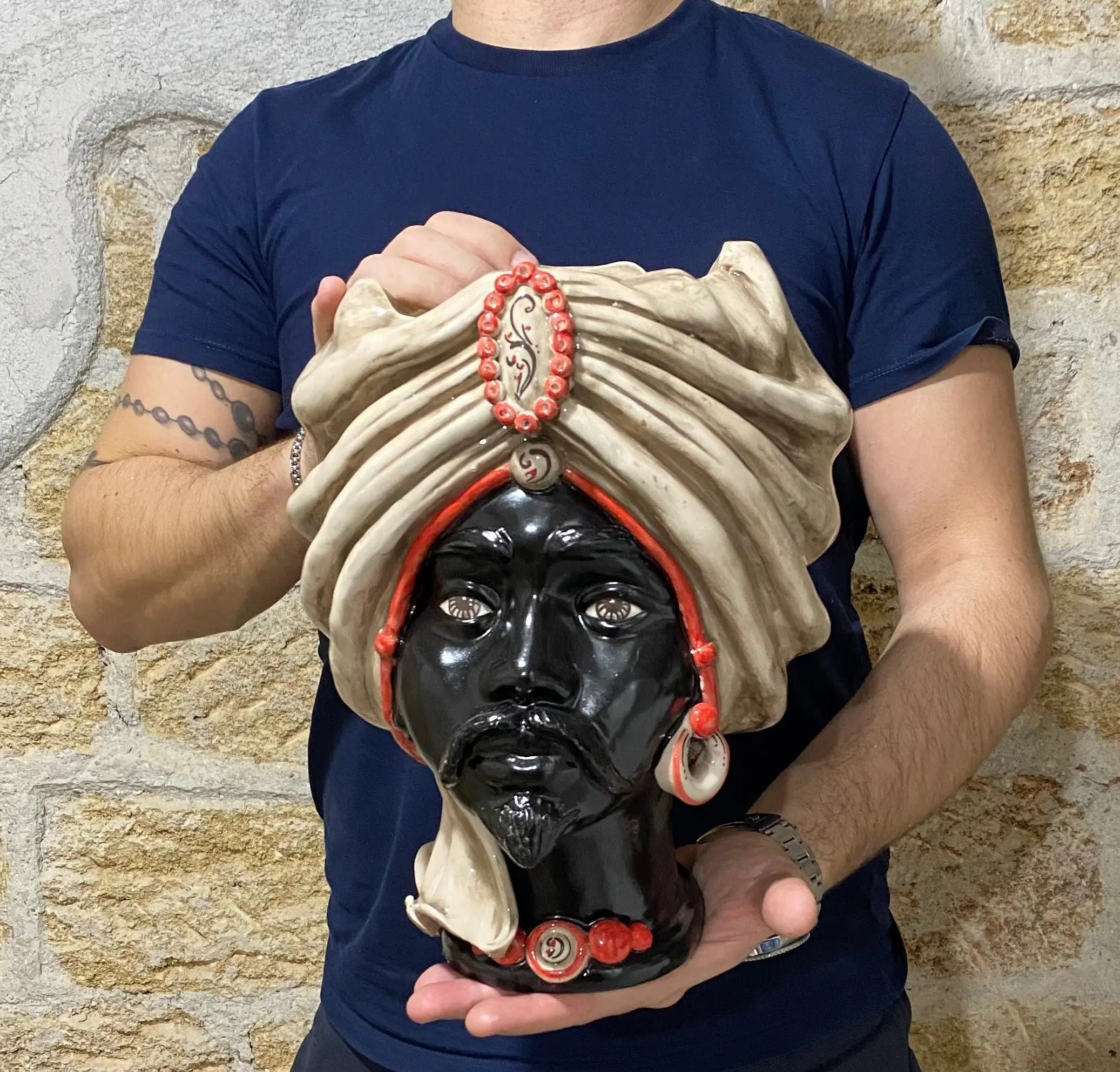 Teste di Moro Atena Ceramica Caltagirone cm H.30 L.23 Artigianale Écru Nero Rosso DD CERAMICHE SICILIANE