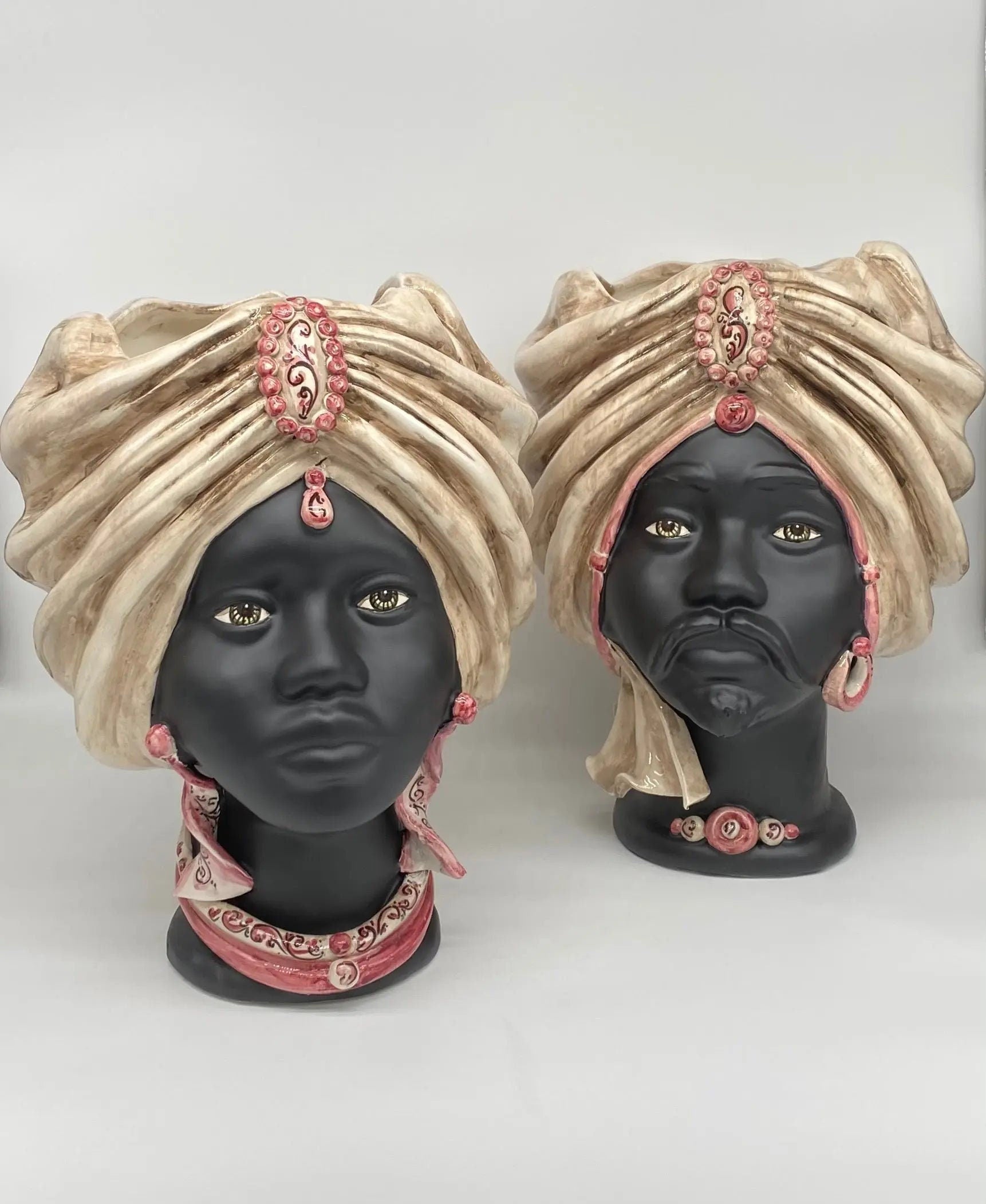 Teste di Moro Atena Ceramica Caltagirone cm H.30 L.23 Artigianale Écru Nero Viola DD CERAMICHE SICILIANE