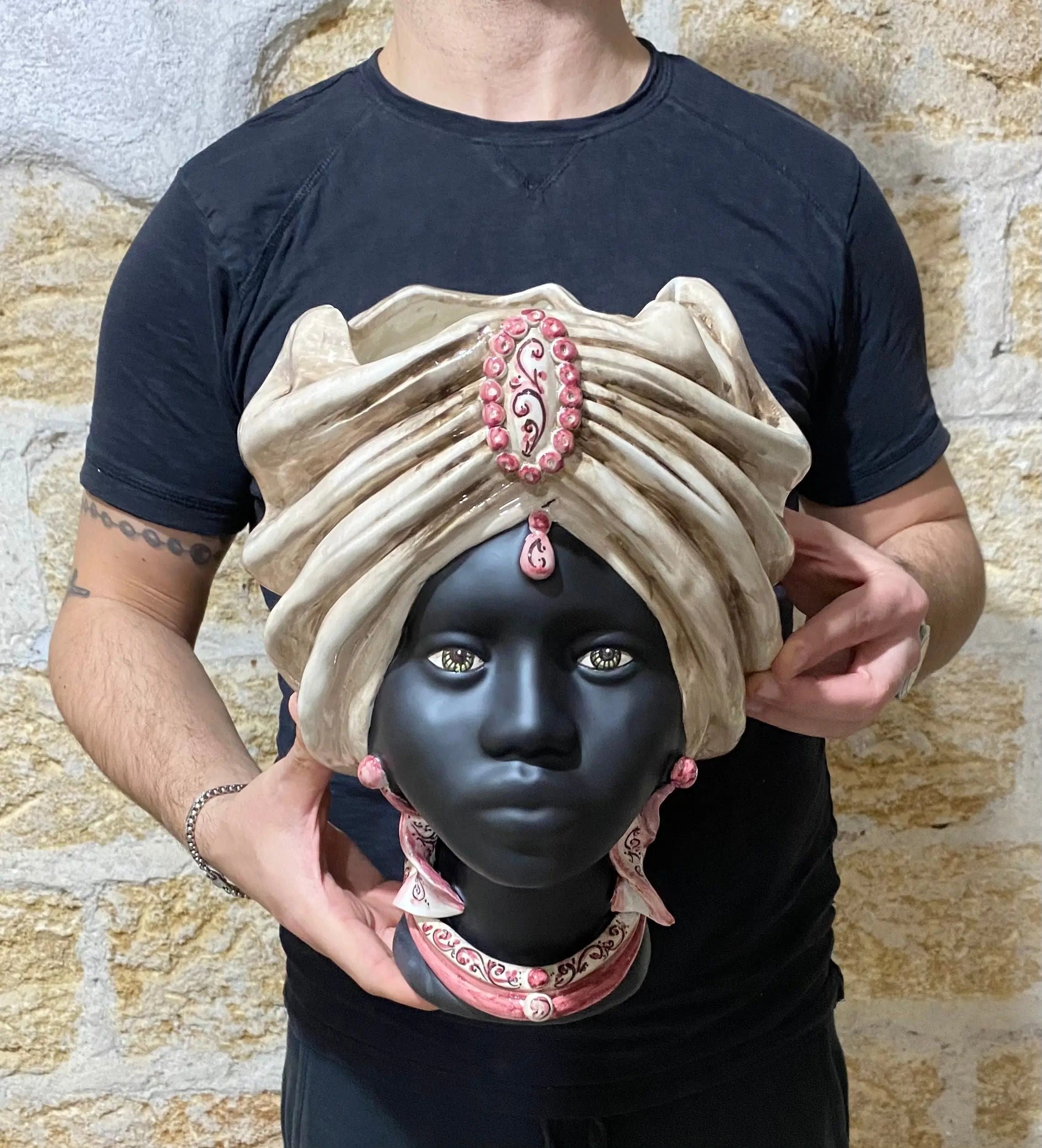 Teste di Moro Atena Ceramica Caltagirone cm H.30 L.23 Artigianale Écru Nero Viola DD CERAMICHE SICILIANE