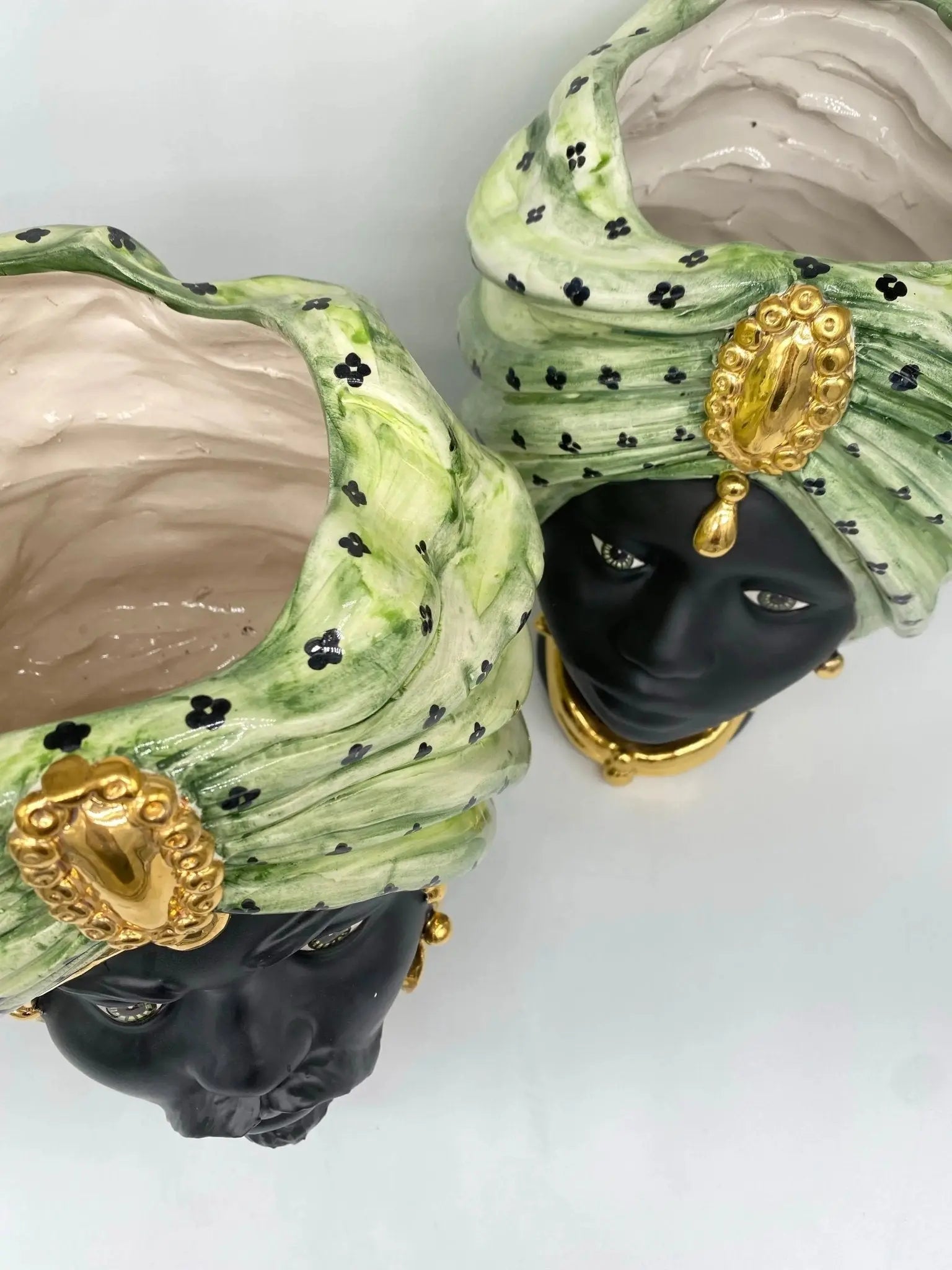Teste di Moro Atena Ceramica Caltagirone cm H.30 L.23 Artigianale Verde Pois Nero Oro - DD CERAMICHE SICILIANE