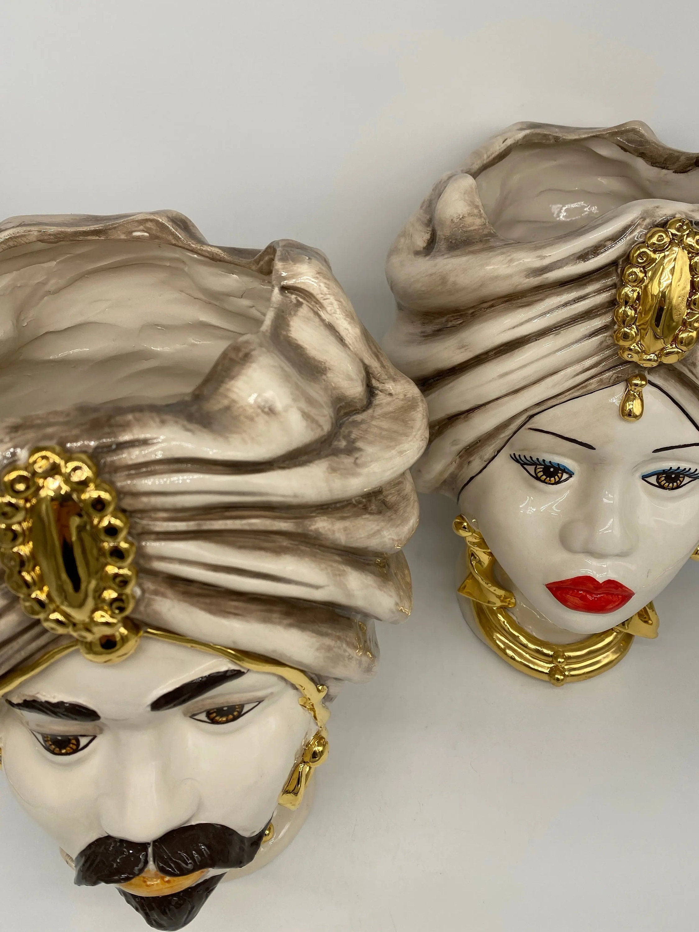 Teste di Moro Atena Ceramica Caltagirone cm H.30 L.23 Artigianale Écru Beige Oro DD CERAMICHE SICILIANE