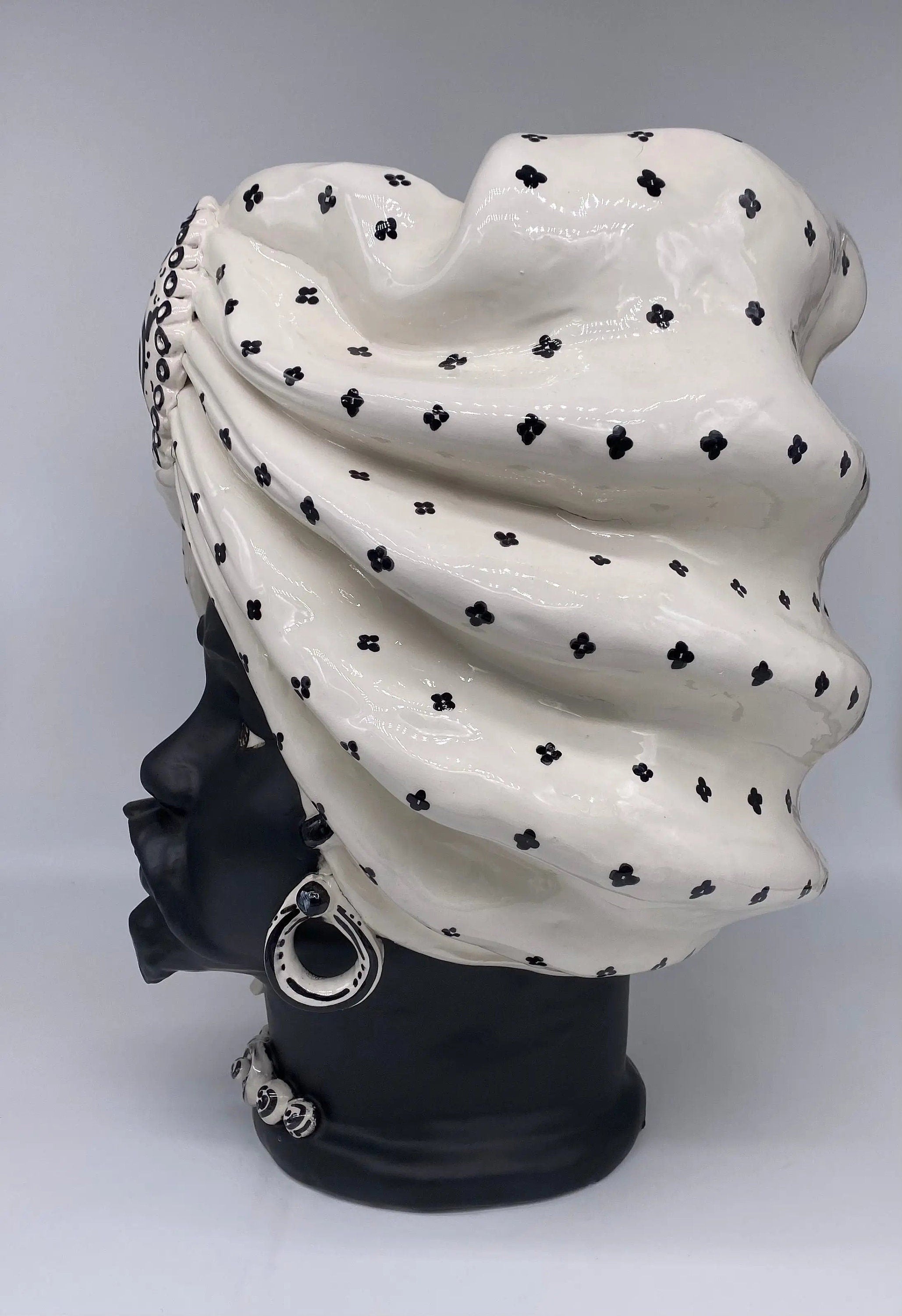 Teste di Moro Atena Ceramica Caltagirone cm H.40 L.28 Artigianale Bianco Pois Nero Opaco DD CERAMICHE SICILIANE