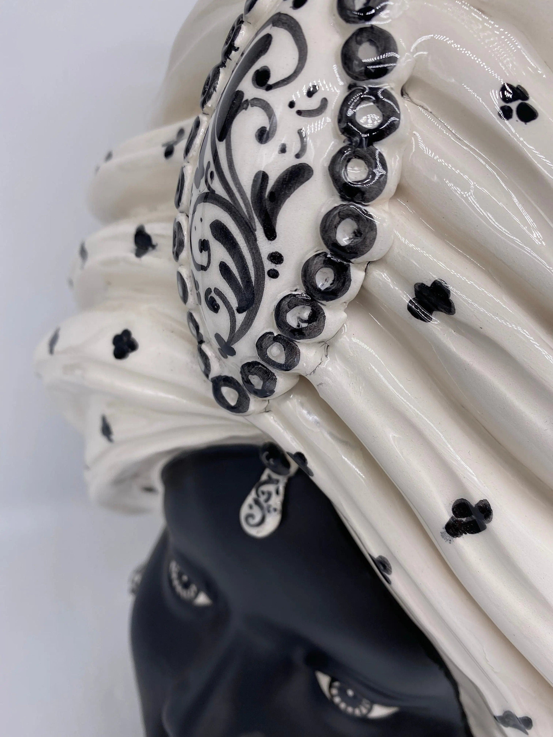 Teste di Moro Atena Ceramica Caltagirone cm H.40 L.28 Artigianale Bianco Pois Nero Opaco DD CERAMICHE SICILIANE